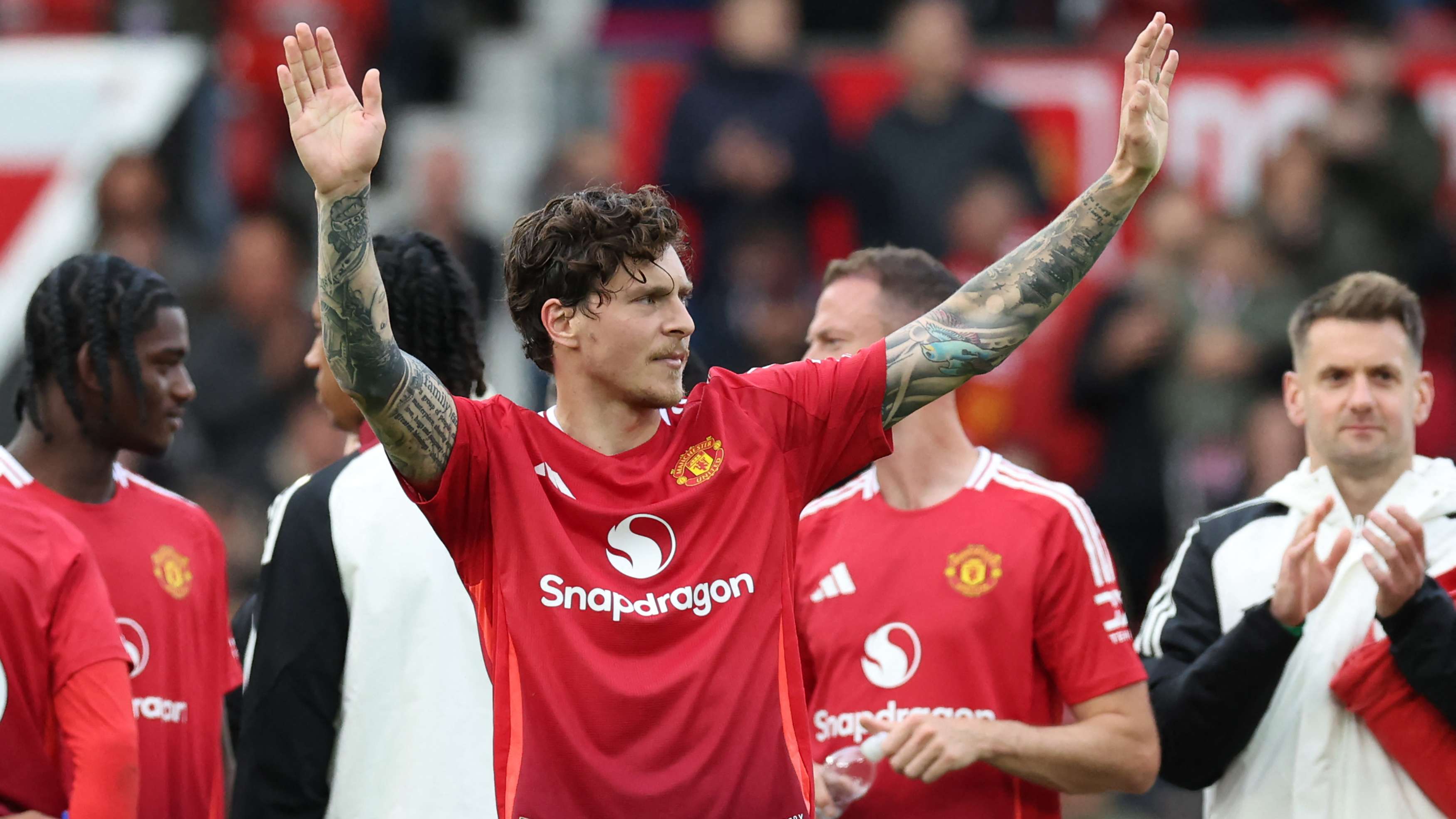 Ten Hag eyes reunion with ex-Man Utd defender  