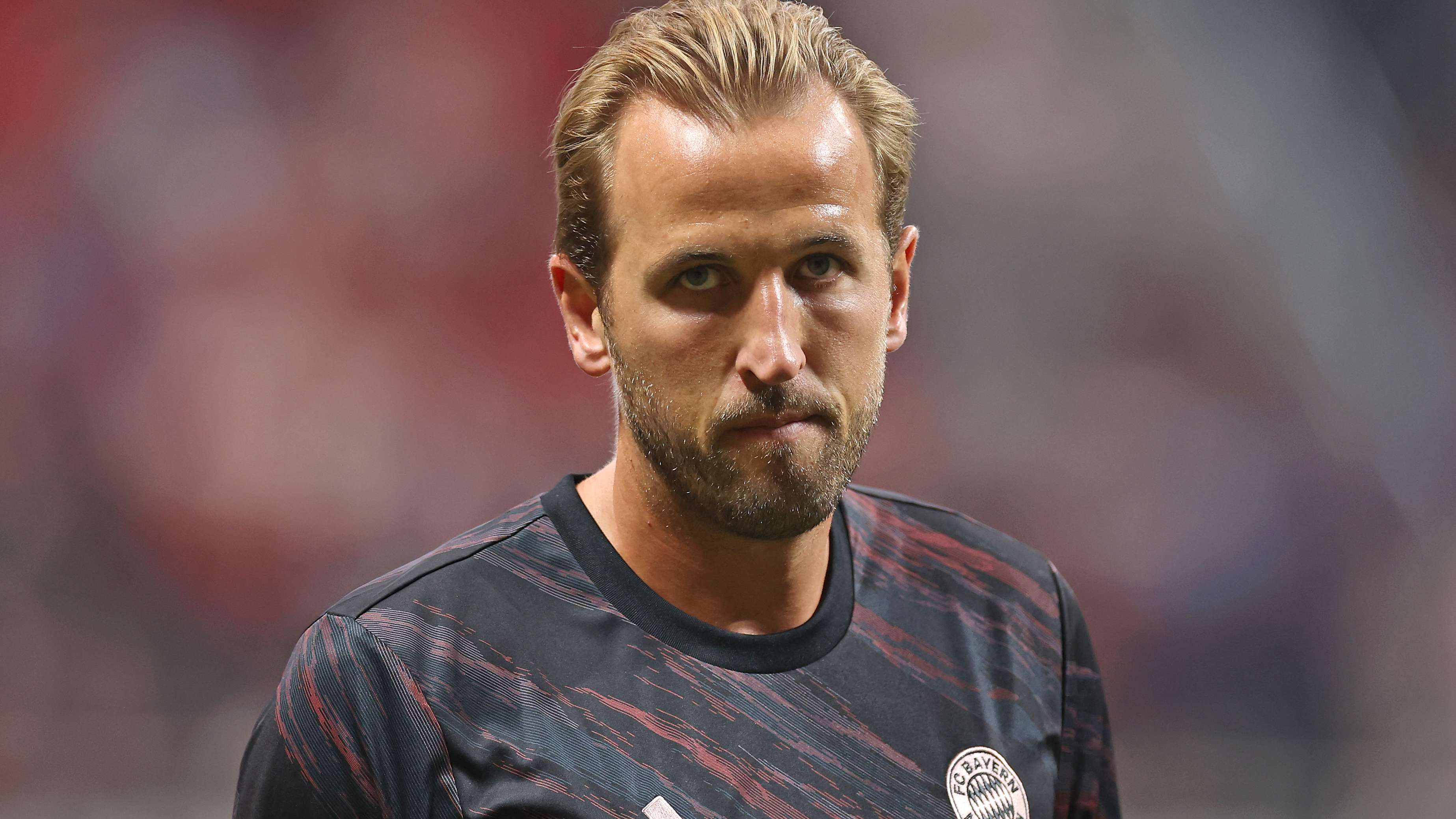 Kane shows off special Bayern 2025-26 Champions League shirt   Kane shows off special Bayern 2025-26 Champions League shirt