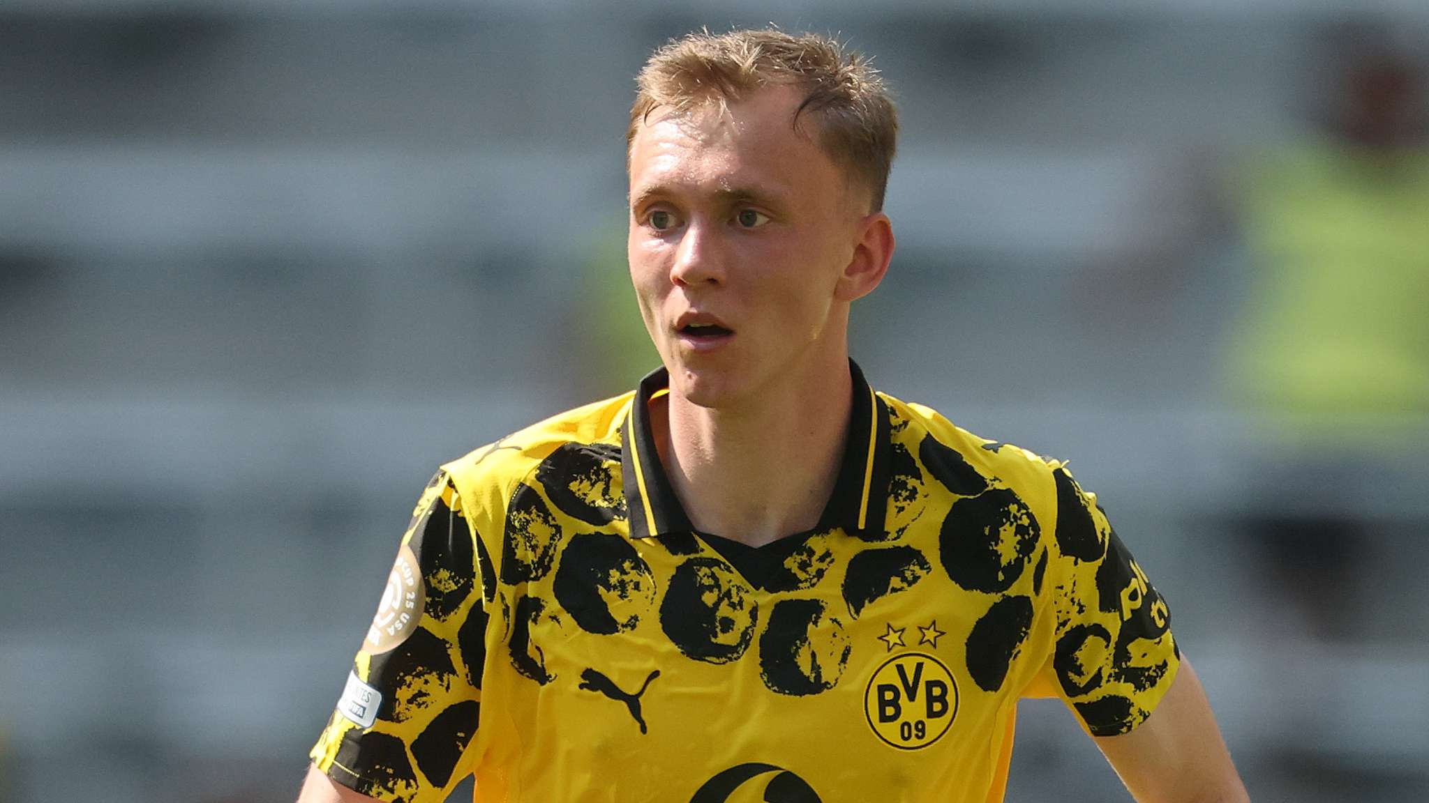 Brentford revive interest in Dortmund star  