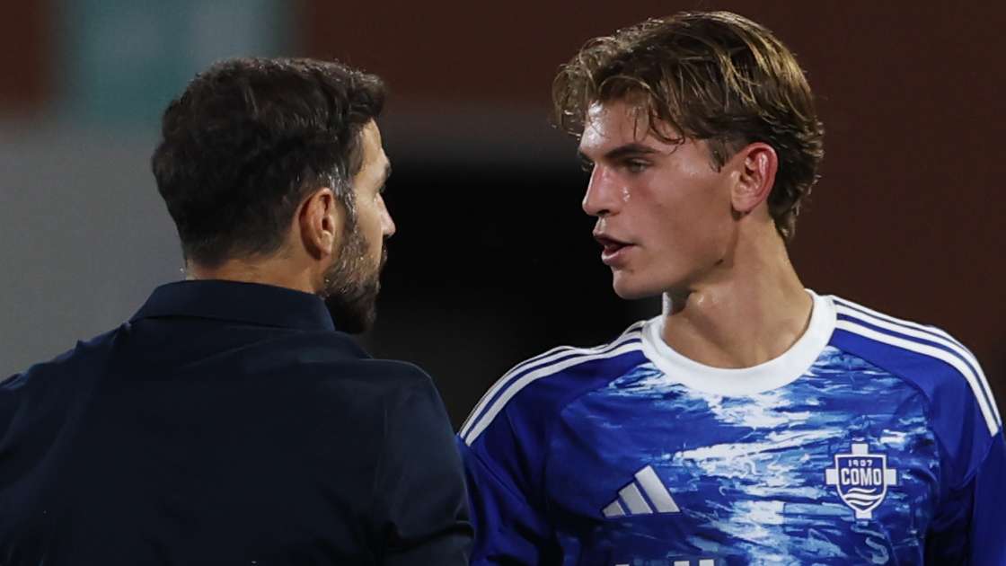 Fabregas sends message to Spurs after Paz scores stunning free-kick  