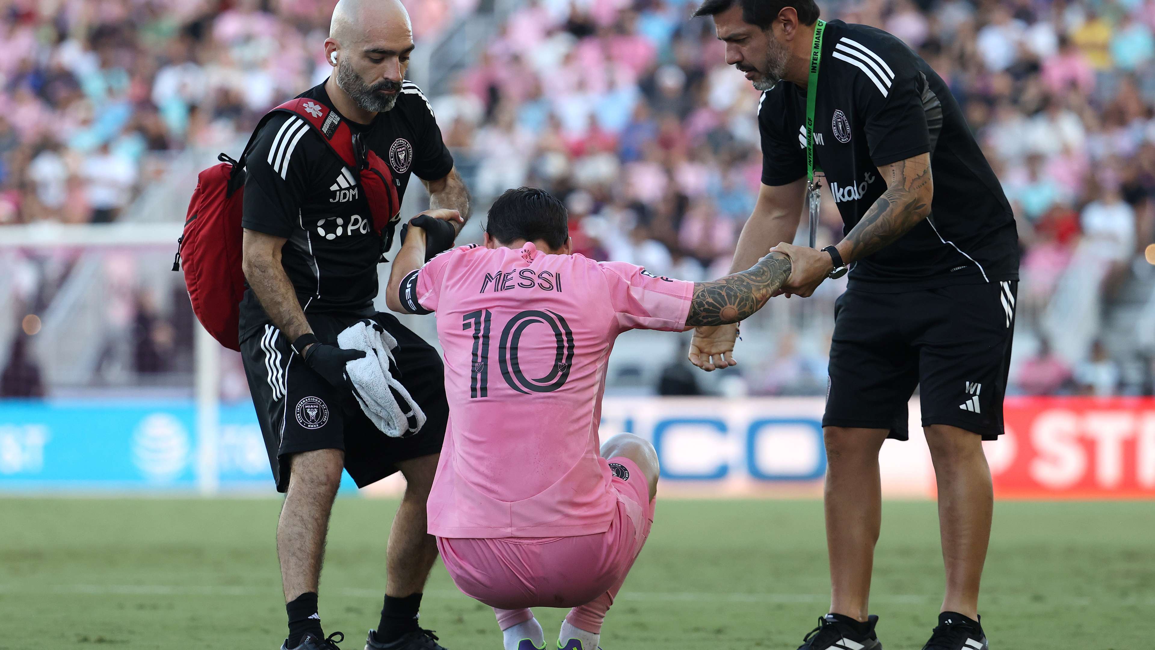 Mascherano: Miami awaiting tests to determine Messi’s injury   Mascherano: Miami awaiting tests to determine Messi’s injury