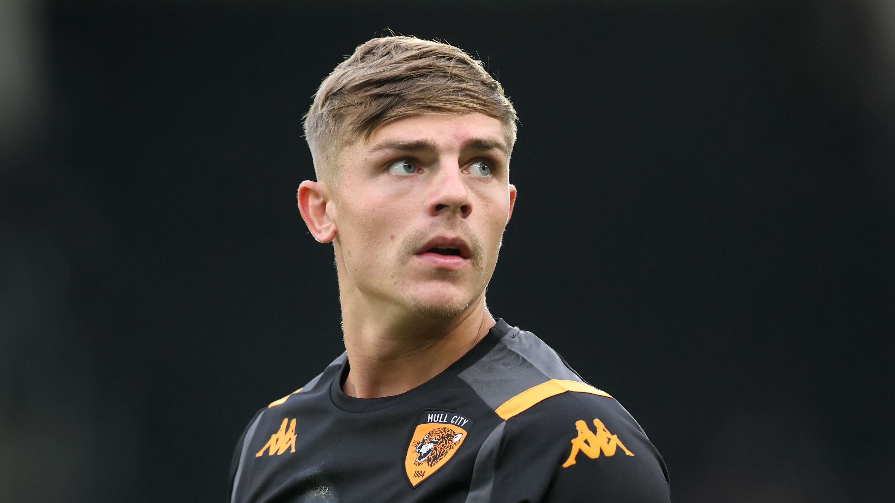 Hull City hand forgotten Man Utd defender one-year contract  