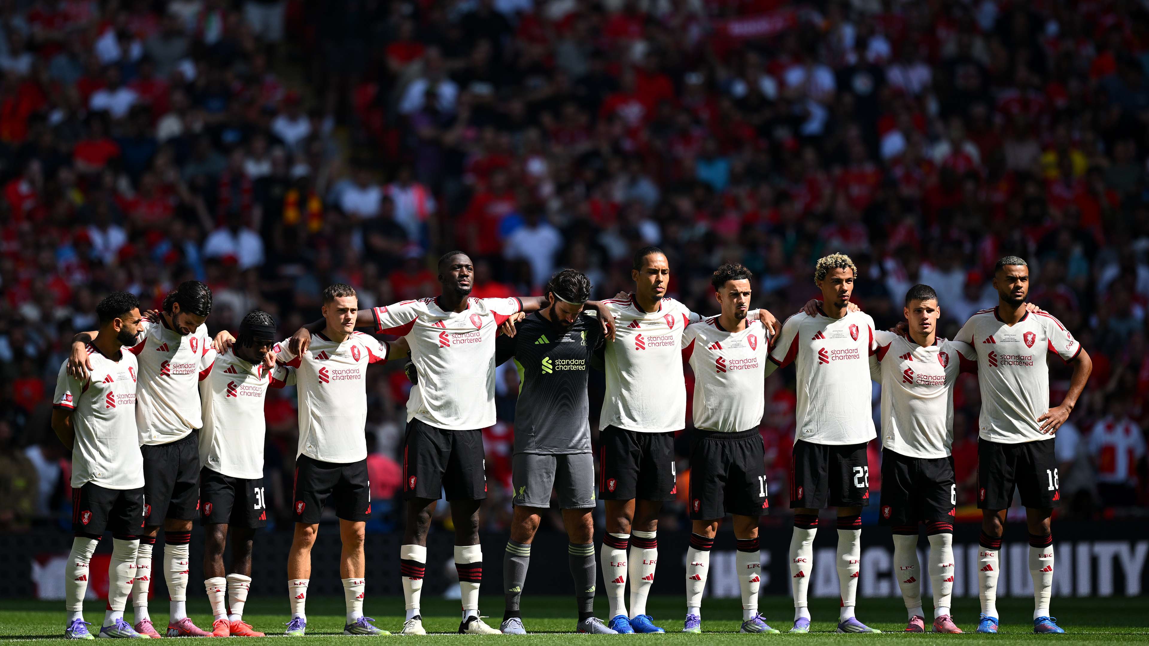 Minute's silence cut short after fans boo during Jota tribute   Minute's silence cut short after fans boo during Jota tribute