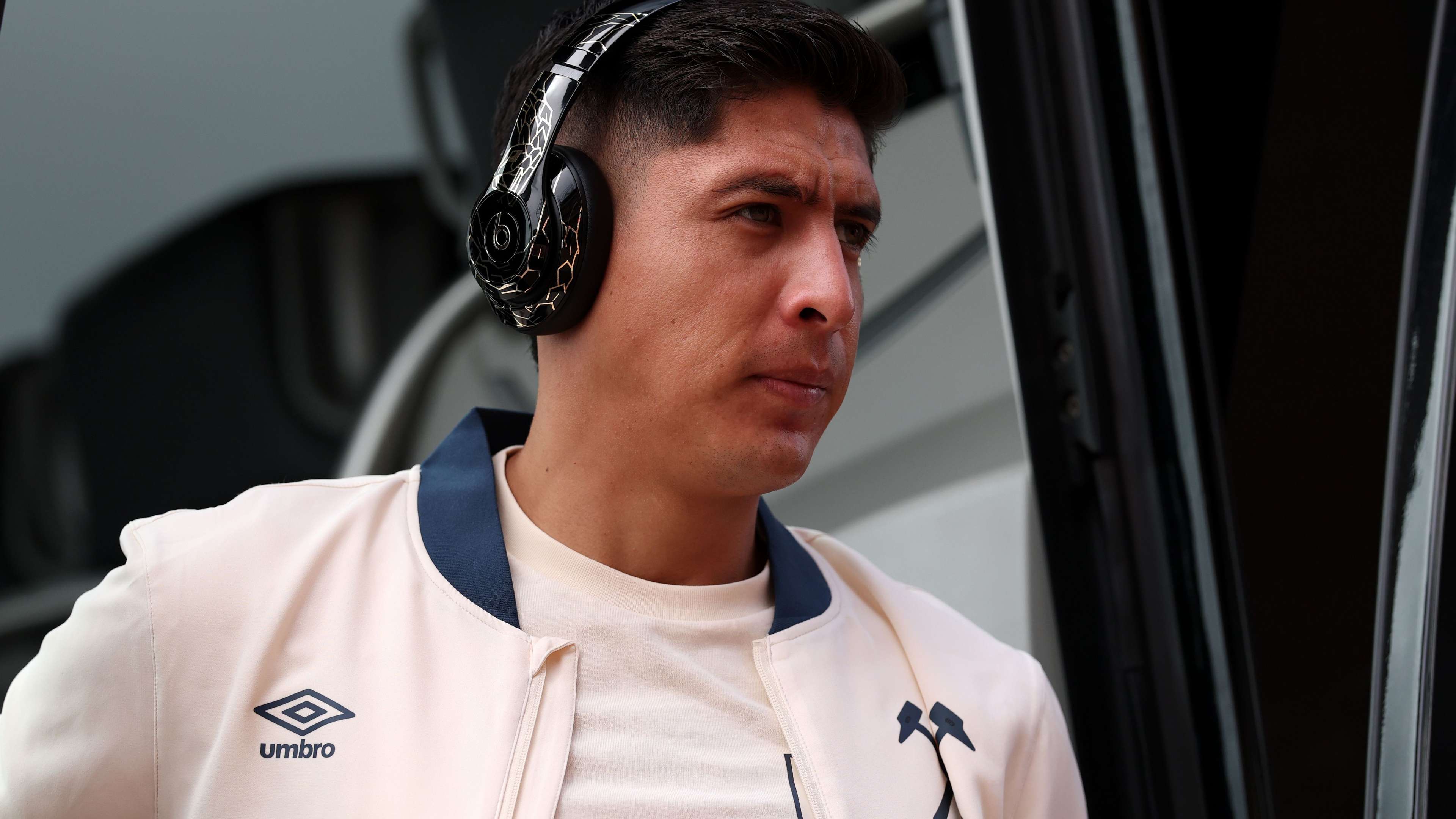 Fenerbahce reportedly open talks for Álvarez at Mourinho’s request  