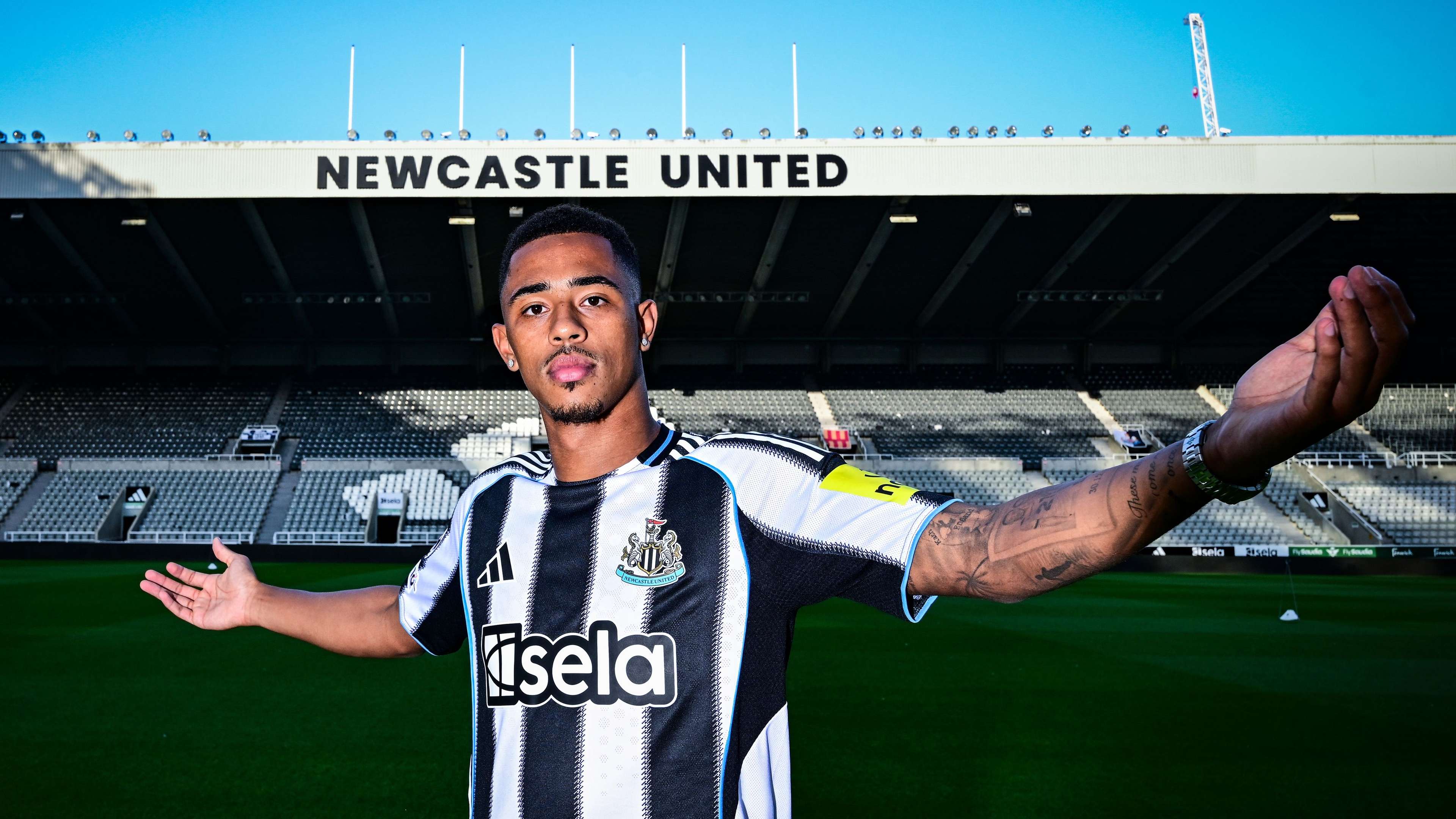 Mings' pointed message as Ramsey completes Newcastle move  