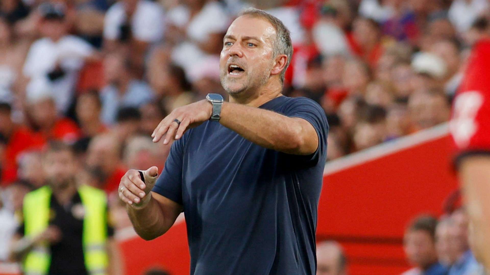 West Ham & Wolves consider bids for Barca midfielder  