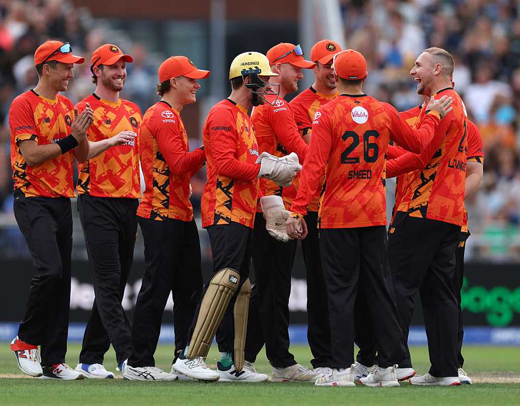 Bowlers set up routine win for Birmingham Phoenix  