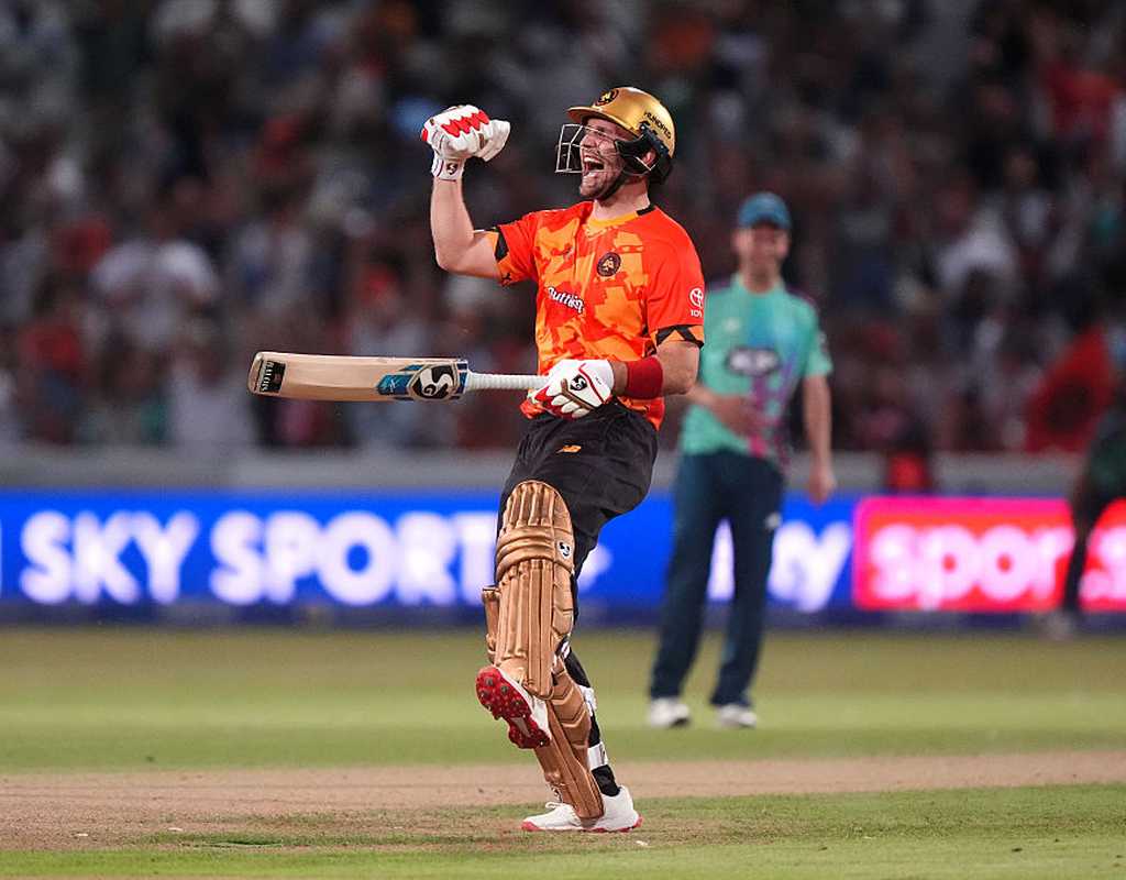 Livingstone, Smeed help Phoenix earn first points of the season   Livingstone, Smeed help Phoenix earn first points of the season