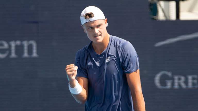 "New look??" Frances Tiafoe wears a Diana Shnaider bandana in Cincinnati  