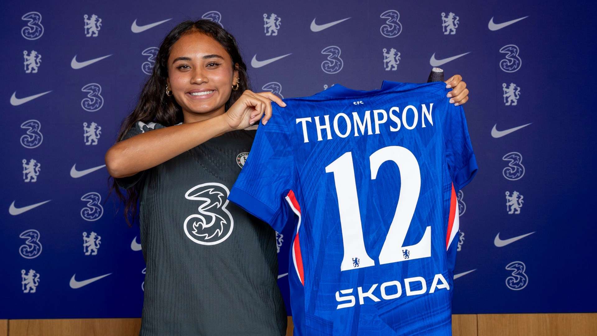 Chelsea surpass £1m mark in club-record deal for USWNT's Thompson Chelsea surpass £1m mark in club-record deal for USWNT's Thompson