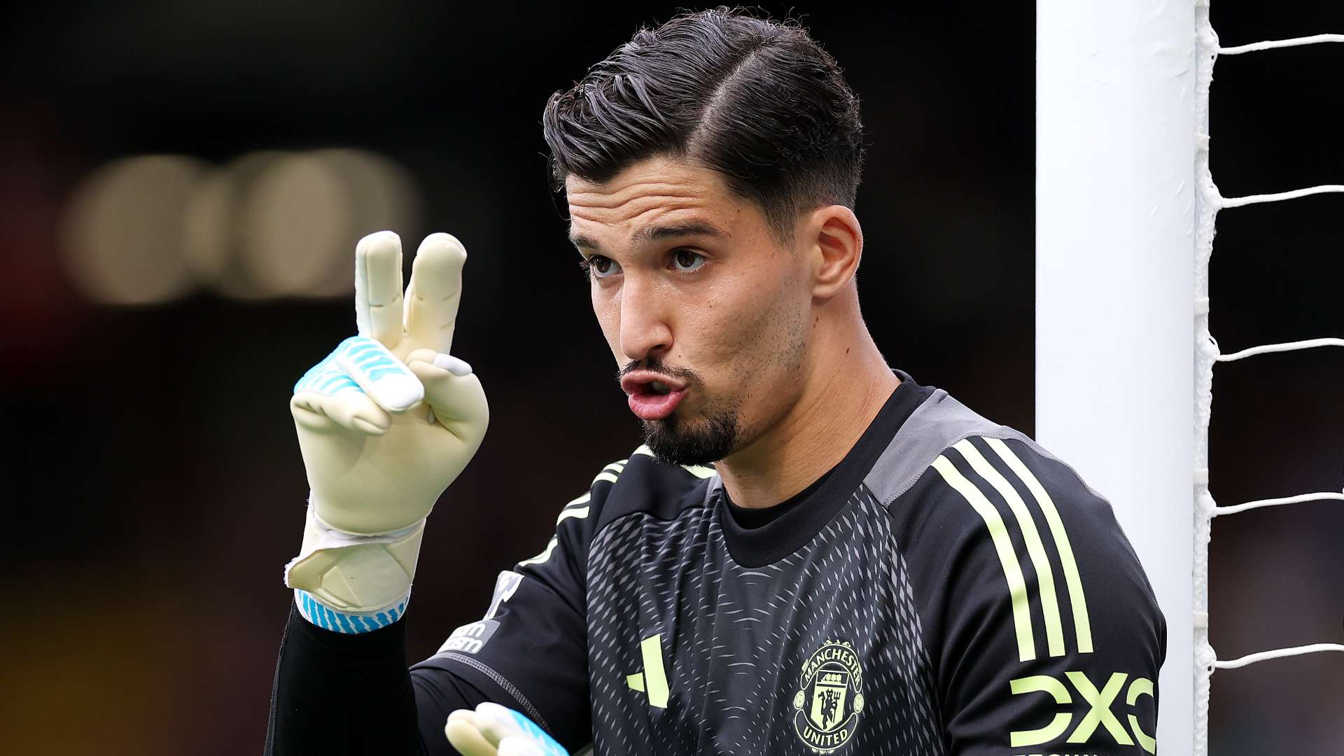 Bayindir is Man Utd No.1! Lammens adapting to 'different ball'  