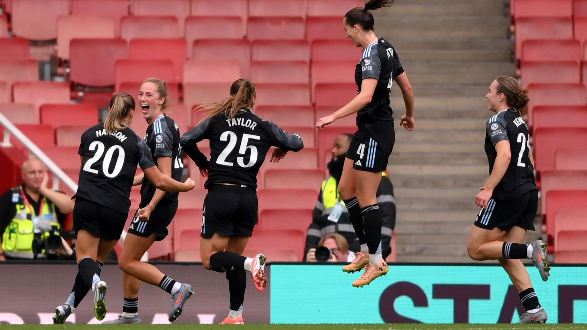 Newcastle agree £55m deal to ease Isak exit  