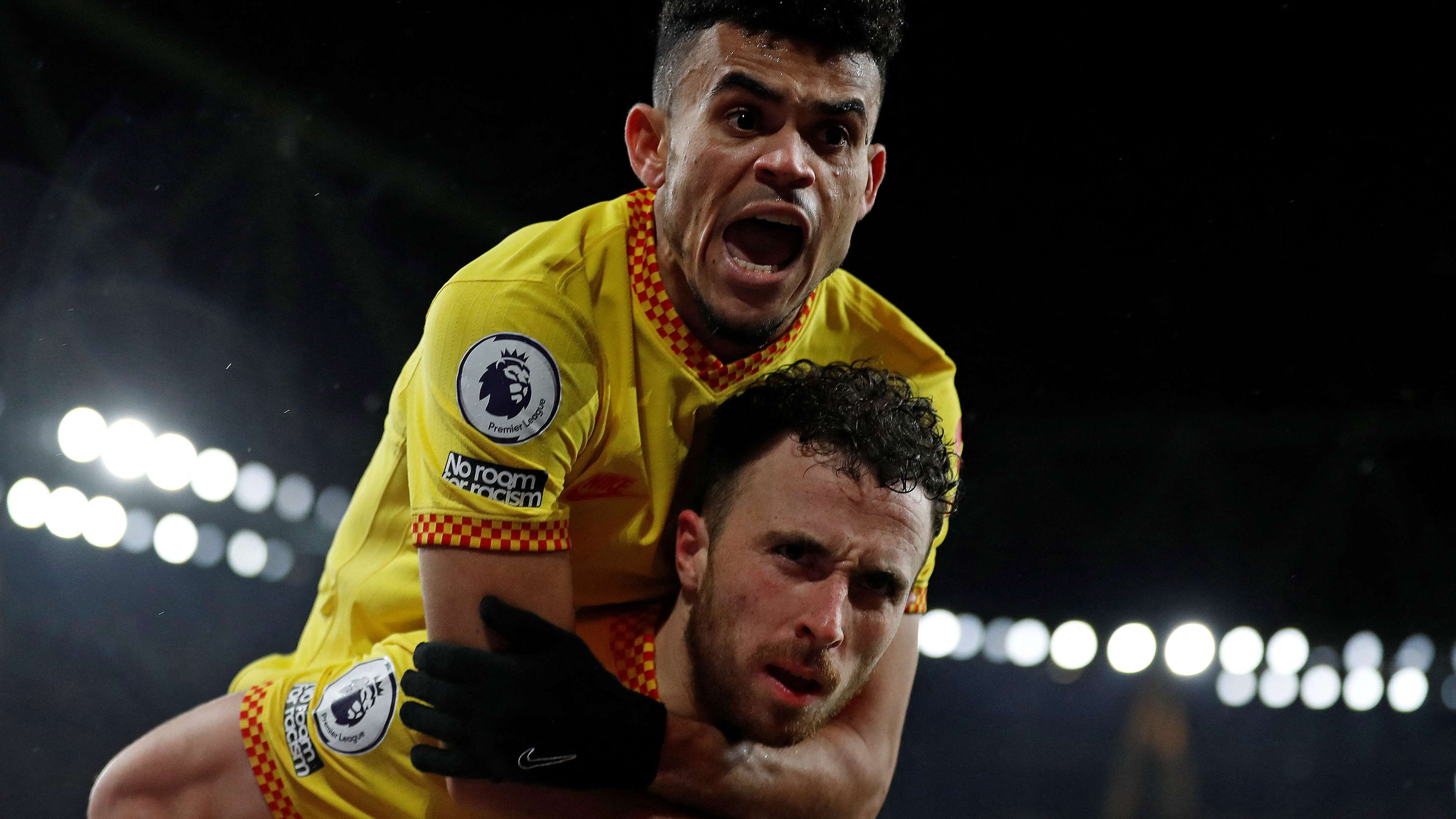 📽️ | Diaz receives custom gift featuring Jota  