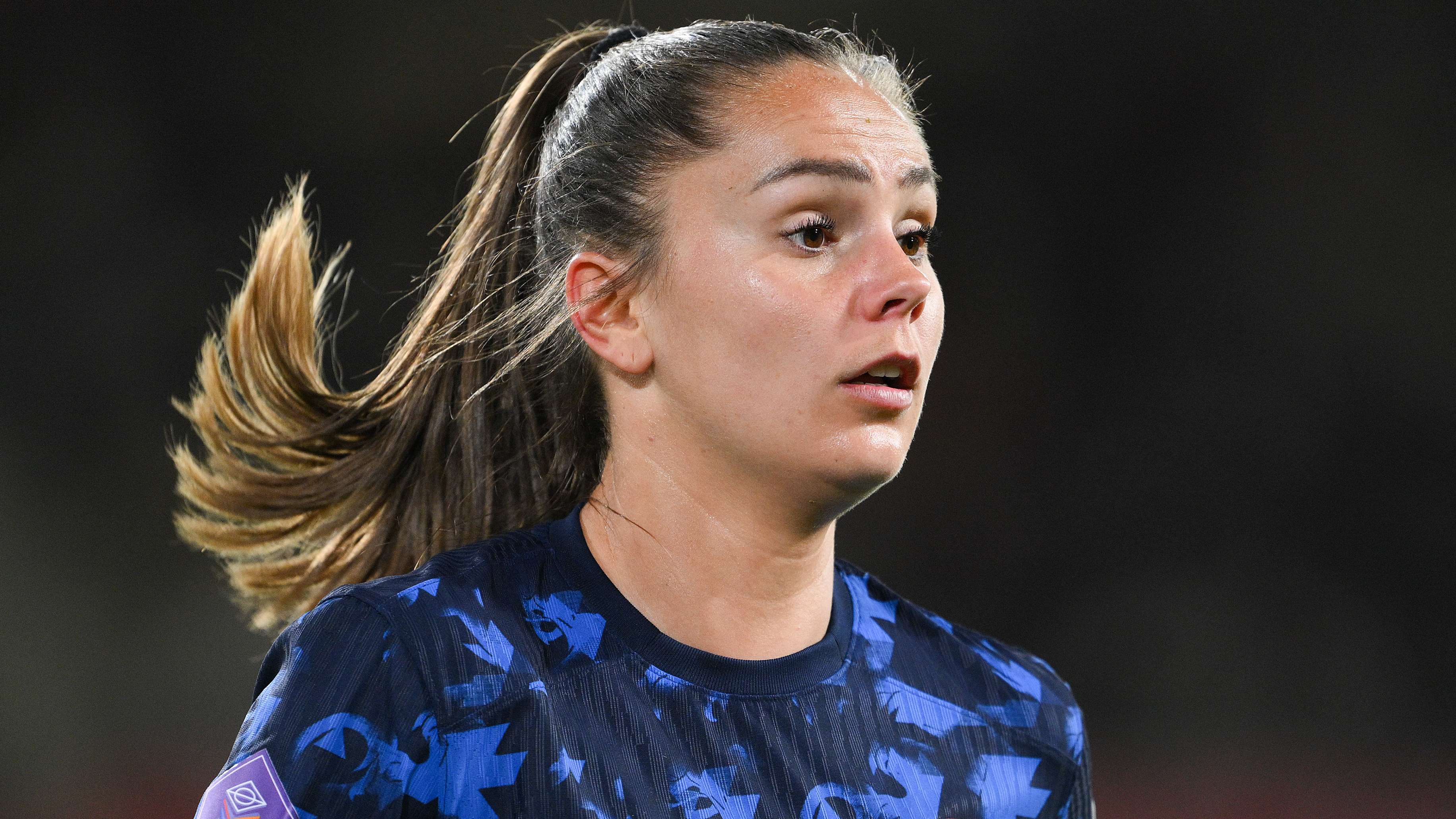 Women's football legend Martens confirms retirement  