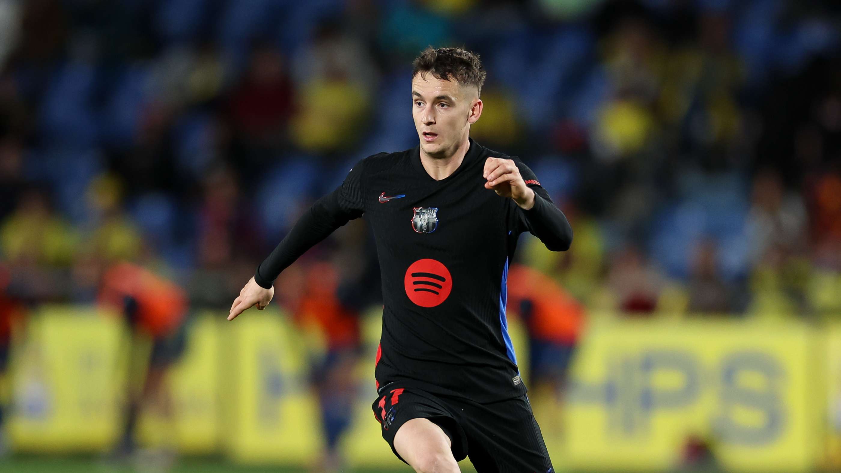 Barca star Casado switches agent in wake of Wolves & West Ham interest  