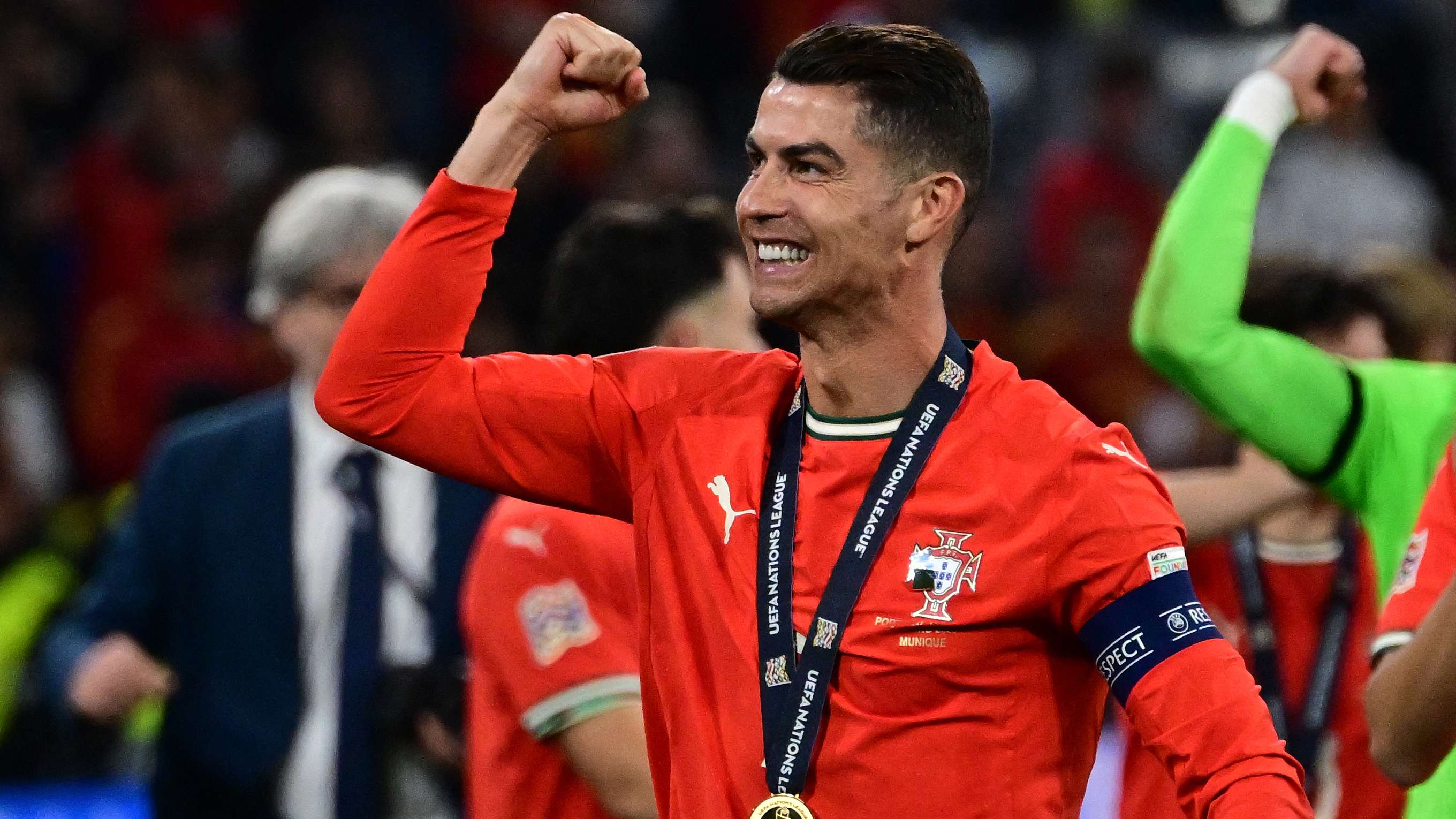 📽️ | Ronaldo consoles emotional Portugal mascot  