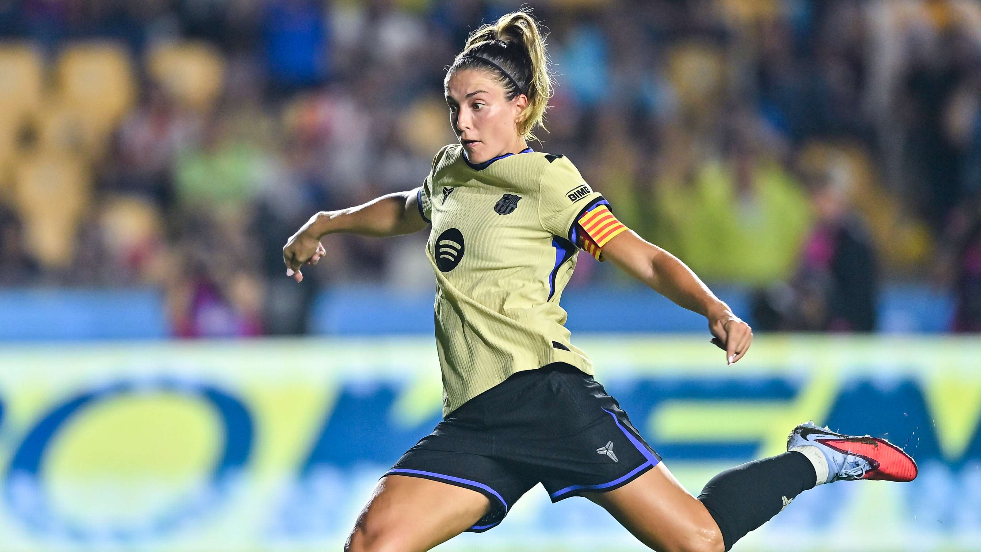 PSG make ambitious contract offer to Barcelona star  