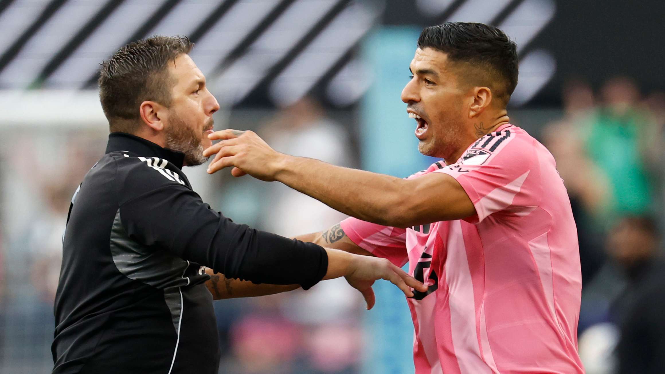 Suarez issues apology for spitting at Sounders staff member  