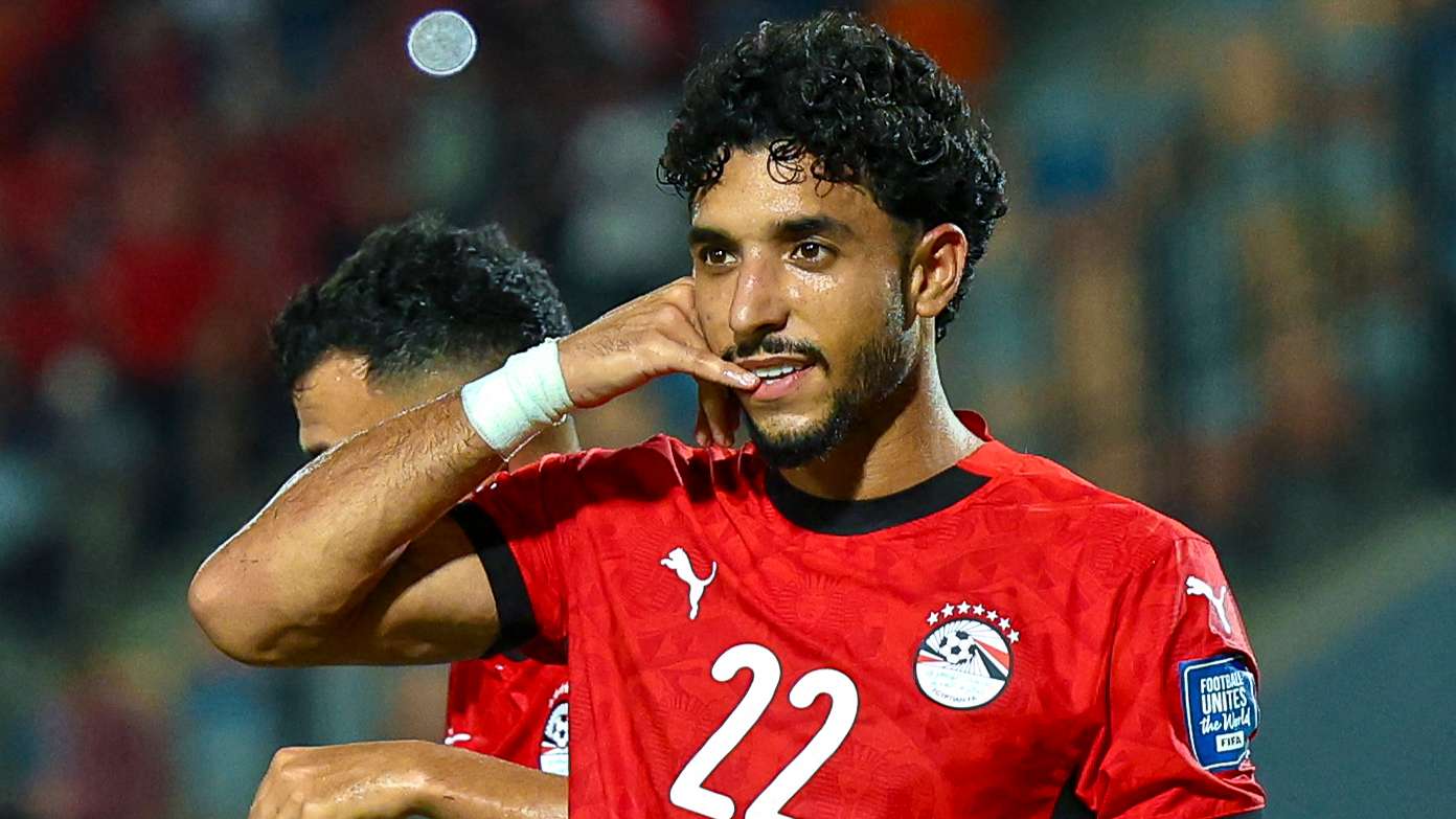 Marmoush spotted on crutches with leg brace after knee injury  