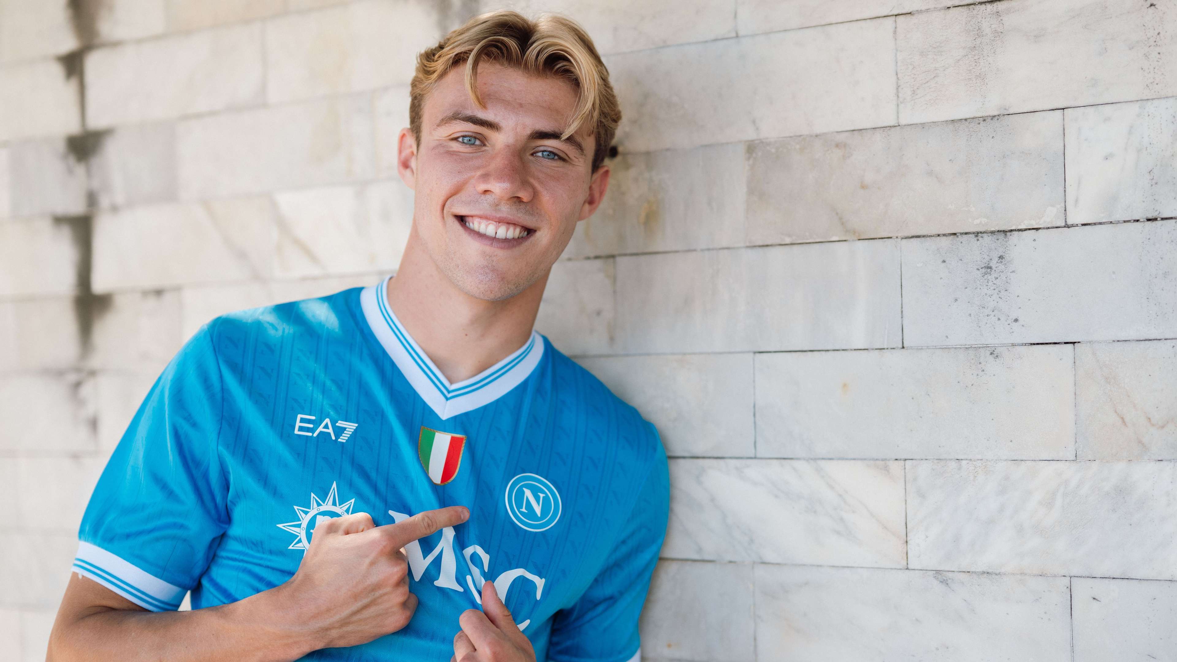 Napoli sign Hojlund on loan from Man Utd  