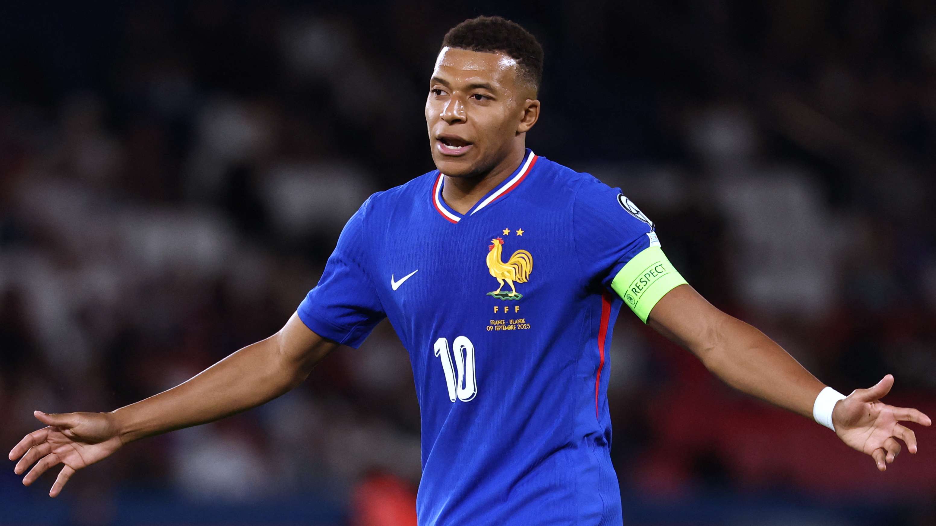 Mbappe to the rescue as 10-man France beat Iceland  