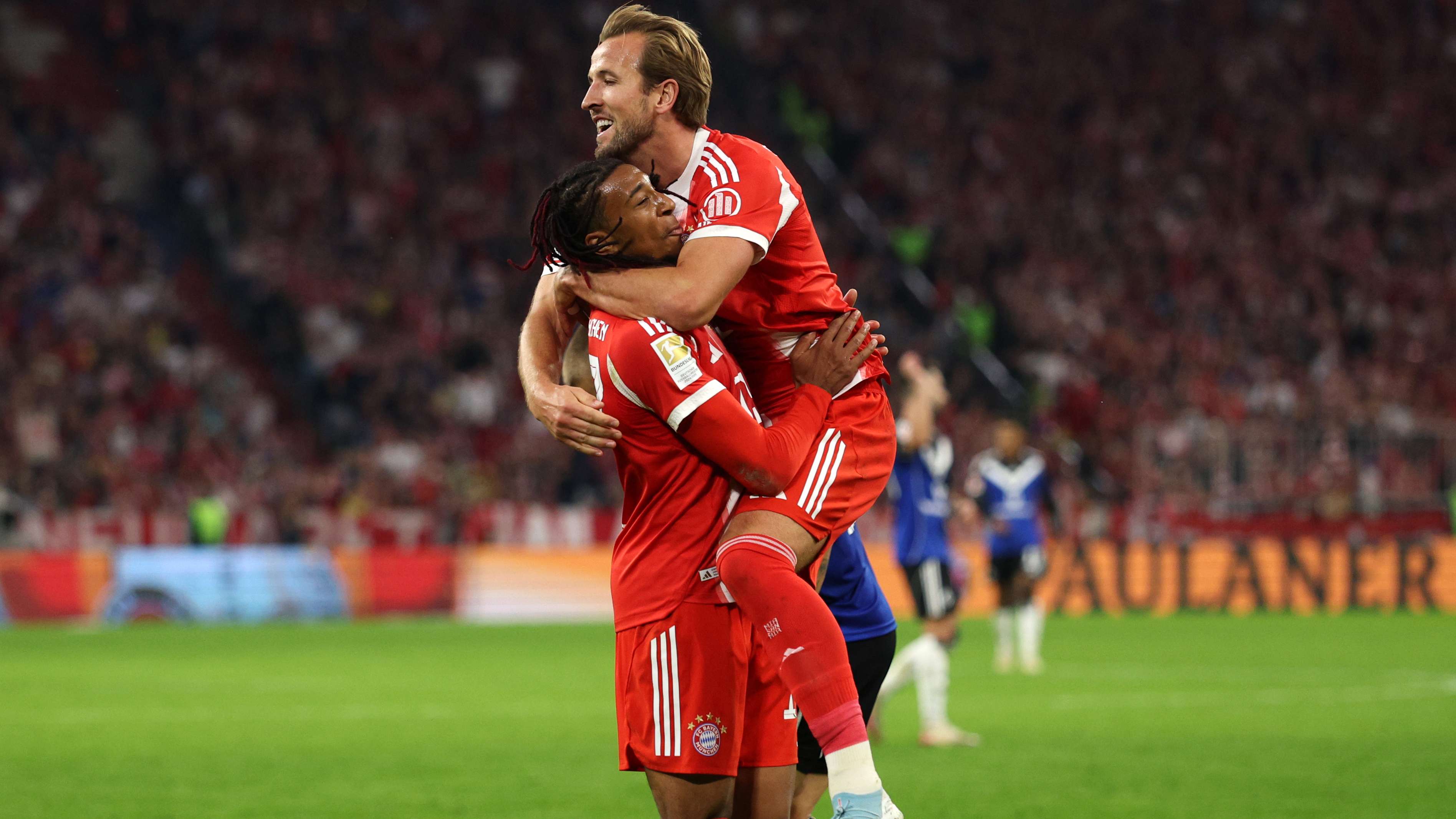 Kane & Olise praised as Bayern pass Chelsea test 'with flying colours'  