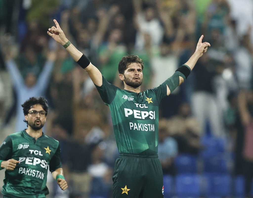 Pakistan push winless Sri Lanka on the brink of elimination  