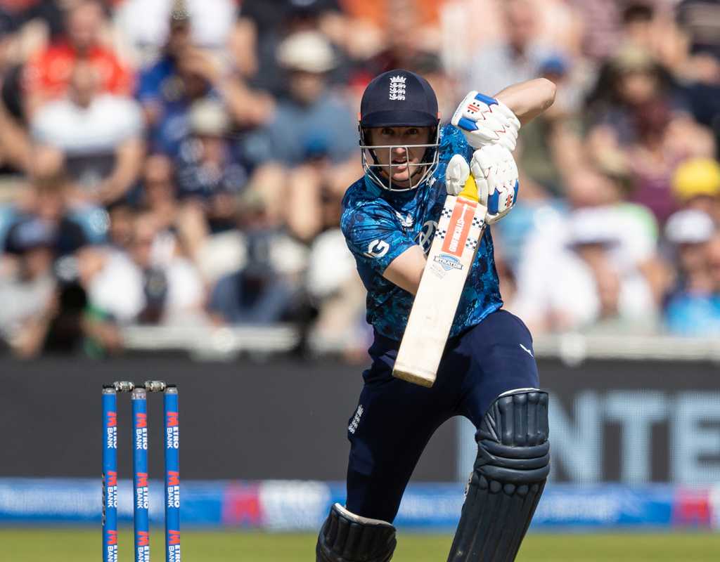 England look to arrest slump as South Africa chase series sweep  