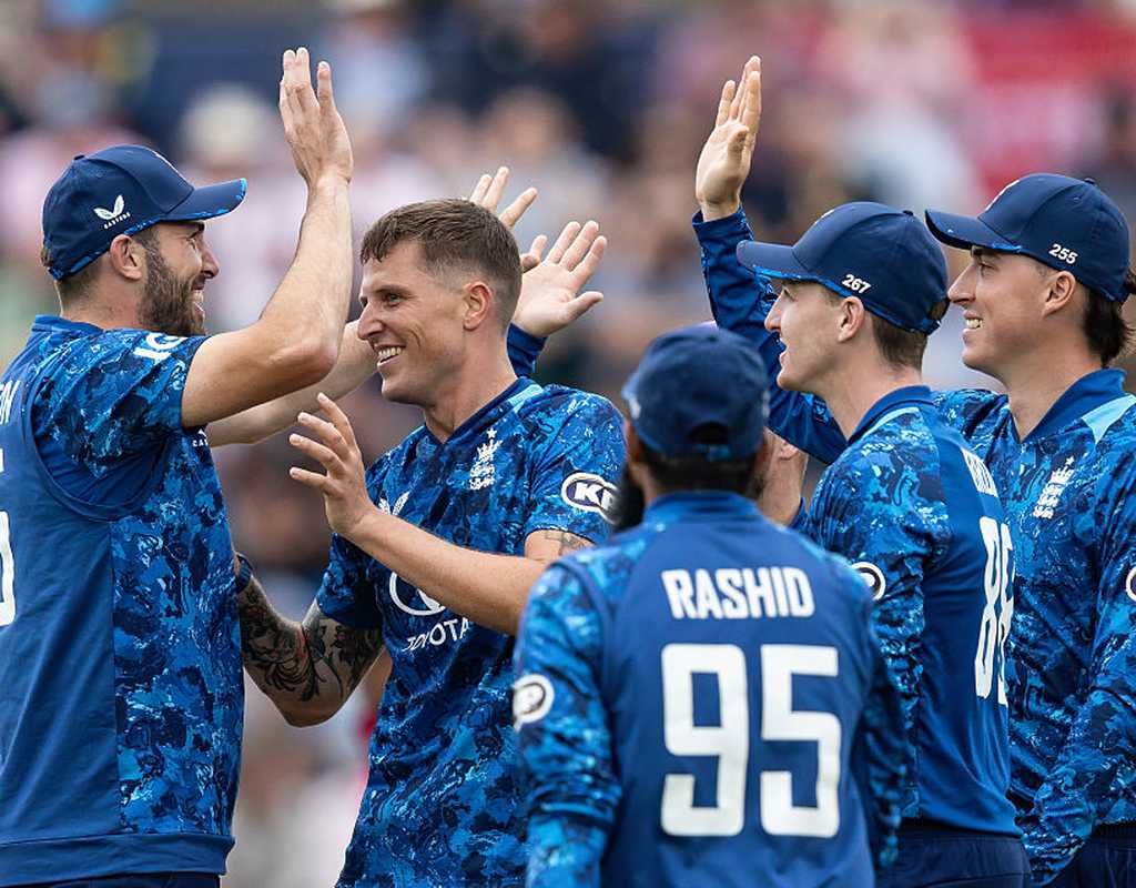 England hammer South Africa to claim consolation win  