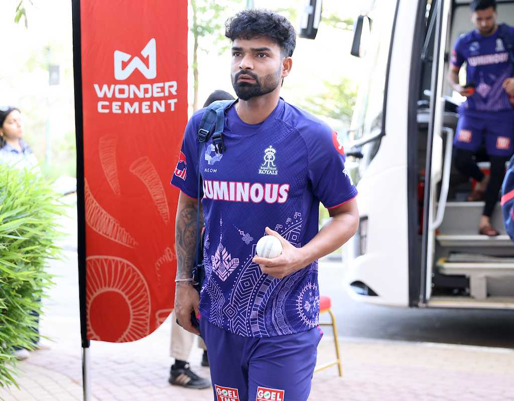 Duleep Trophy final: South Zone shot out for 149 on opening day  