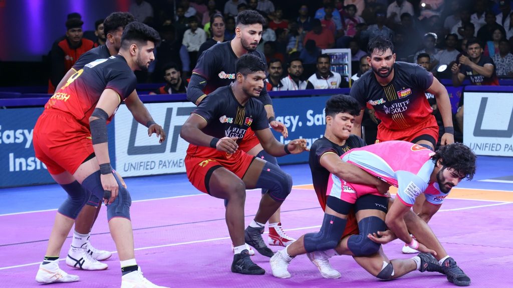 Bengaluru Bulls triumph over Jaipur Pink Panthers in their own backyard; register third win on the trot  