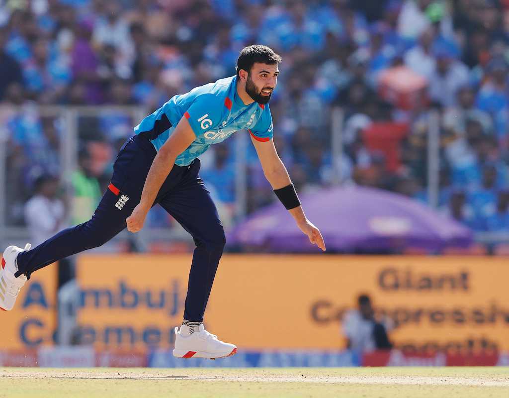 Saqib Mahmood set for spell on sidelines with knee injury Saqib Mahmood set for spell on sidelines with knee injury