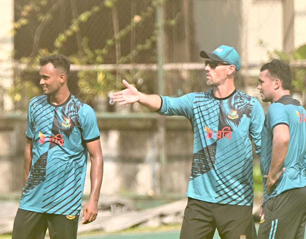 We've got the luxury of depth in our fast bowling: Shaun Tait  