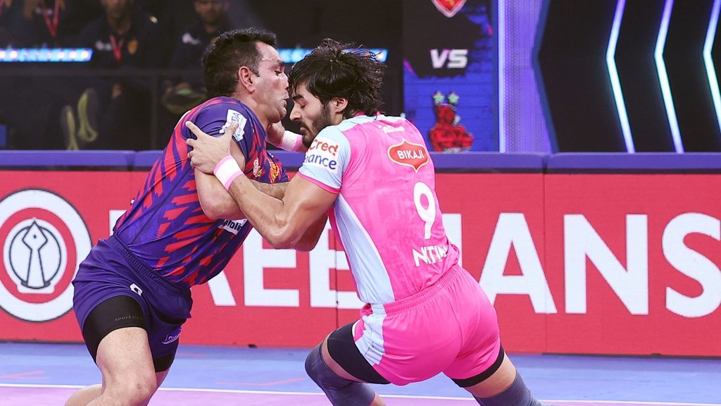 Twice-blessed Dabang Delhi clinch thriller after last-second error from Jaipur Pink Panthers  