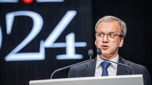 Dvorkovich Confirms Proposal To Reinstate Russian Teams In FIDE Tournaments  