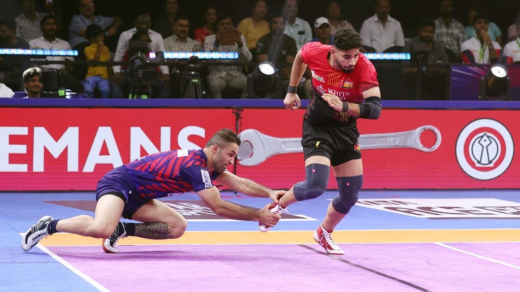 PKL Season 12 Match 94 Preview: Dabang Delhi vs Bengaluru Bulls – Delhi's Raiding Faces Bulls' Resurgent Defence  