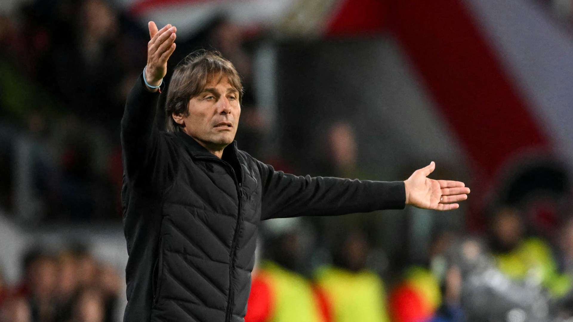Conte warns frustrated Napoli winger not to be 'selfish'  