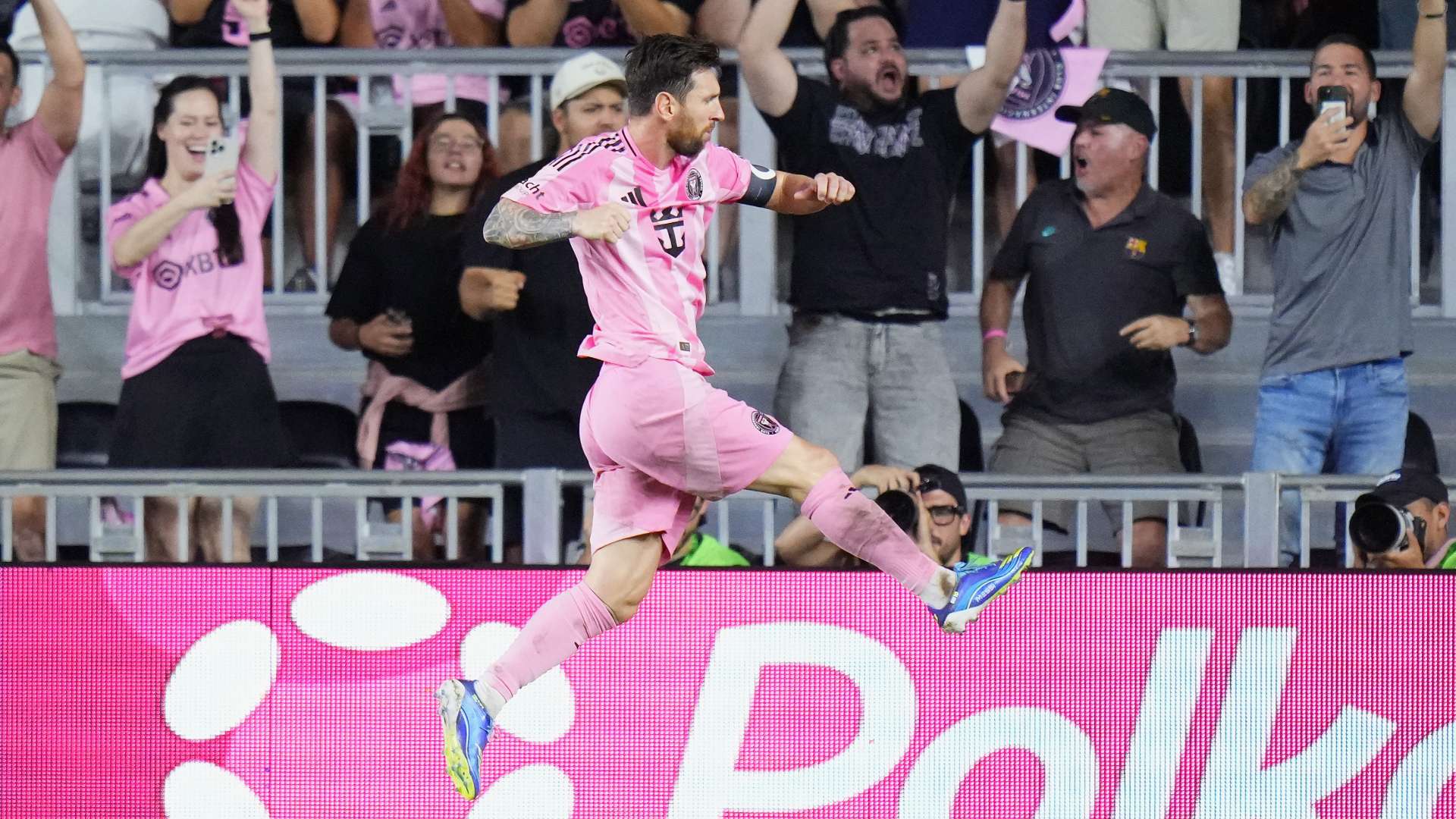 Messi makes magic, Alba gets his moment as Miami cruise  