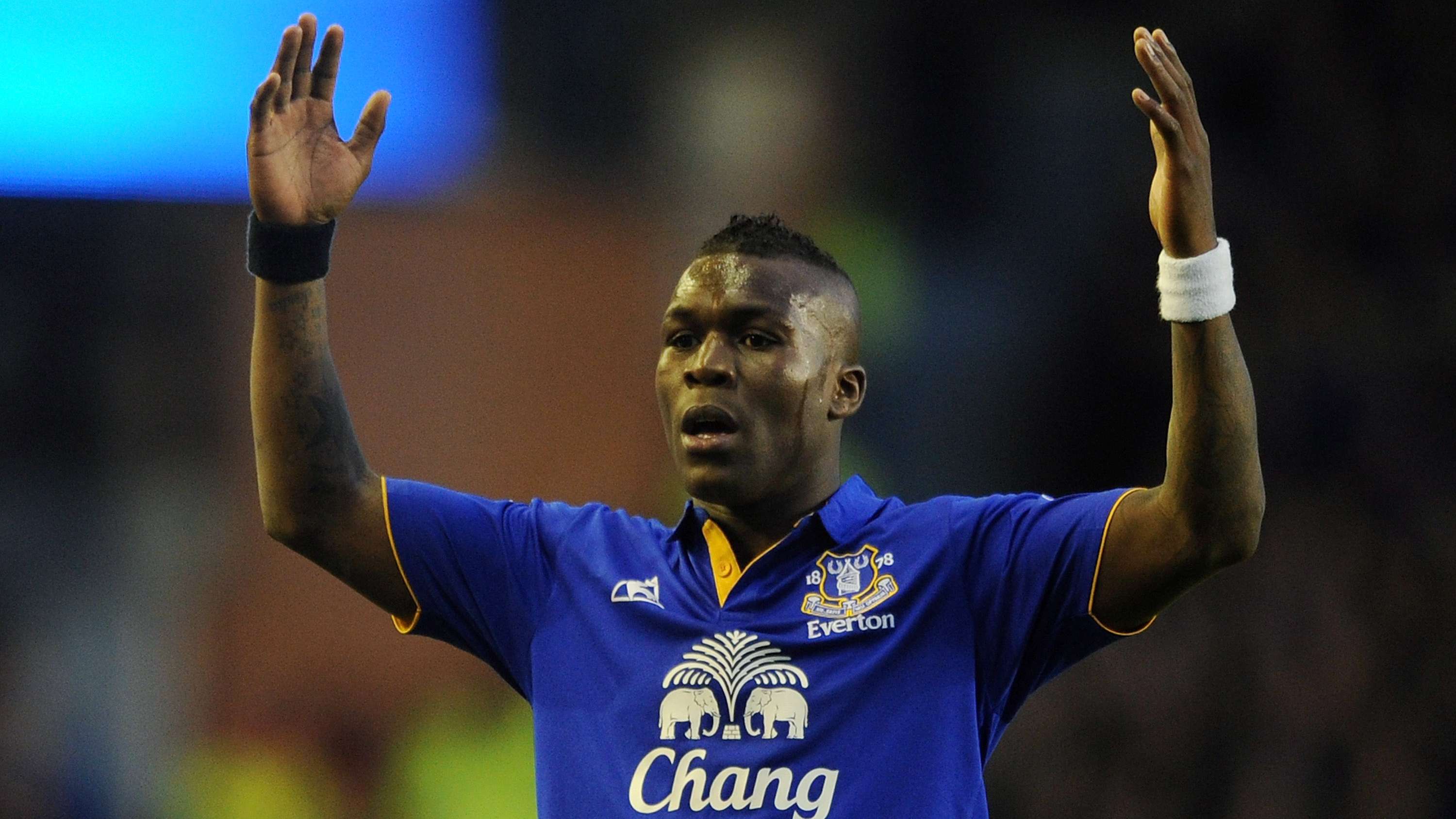 Drenthe suffers stroke as ex-Madrid & Everton star rushed to hospital  