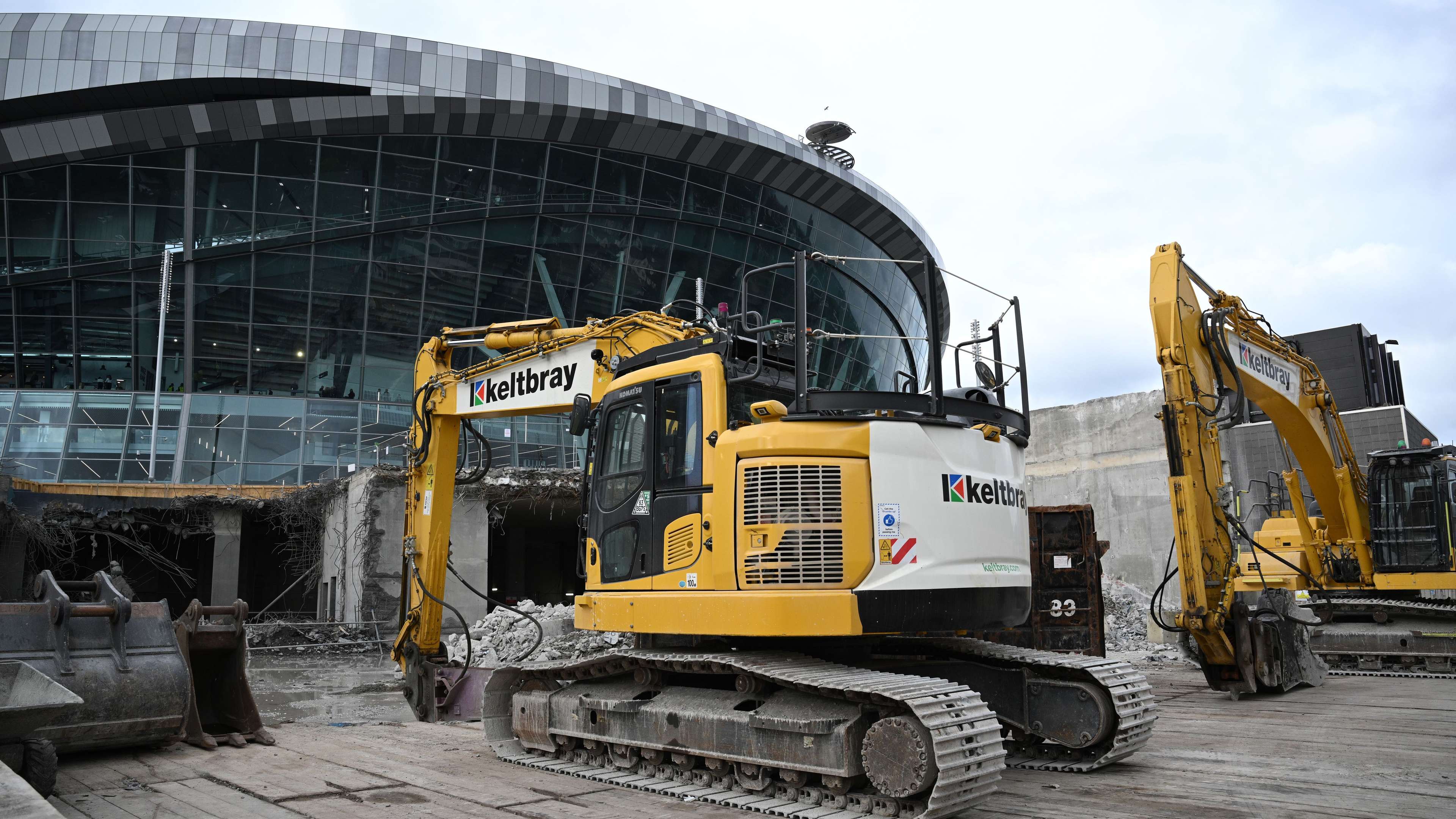 'Terrible idea' - Spurs fans fume as building work continues on massive hotel  
