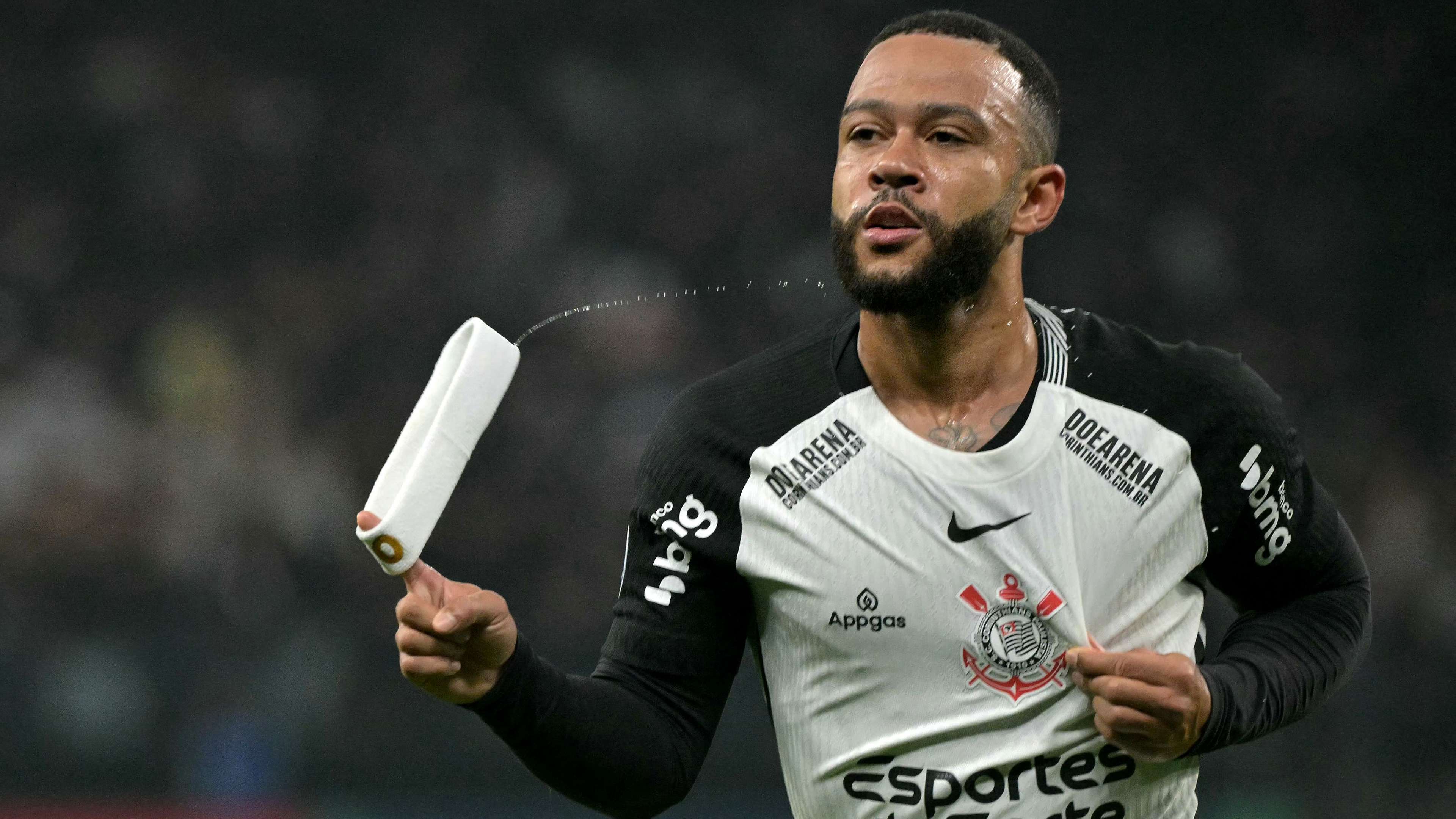 Depay poised for Corinthians extension despite bonus dispute  