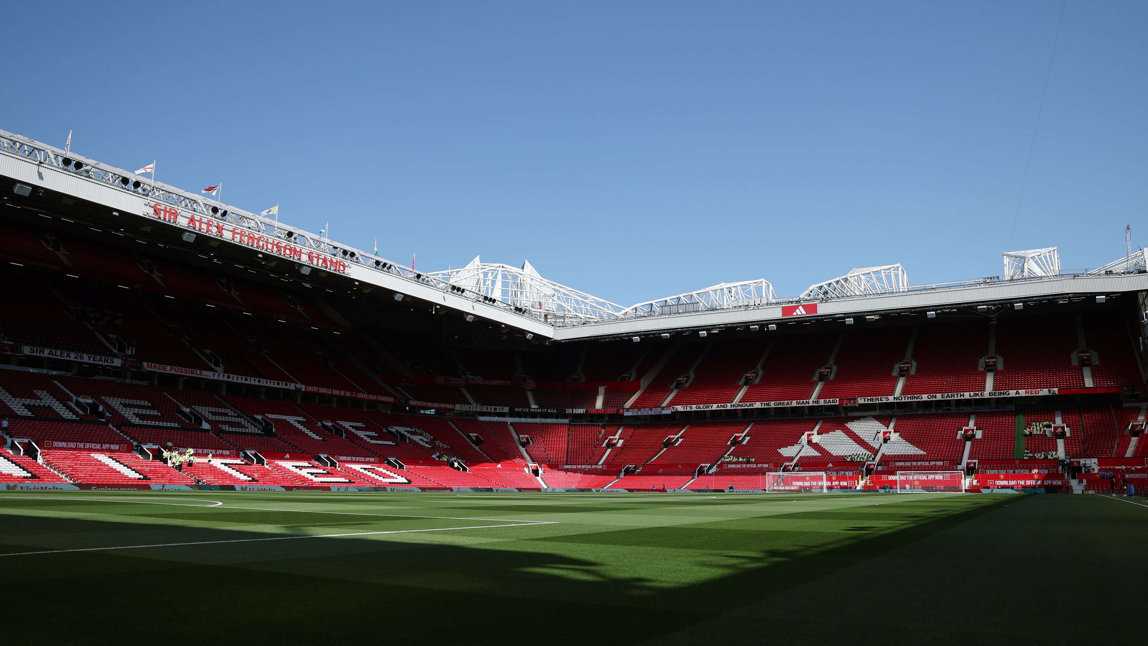 'Mr Manchester United' passes away aged 62 as club honour fan  