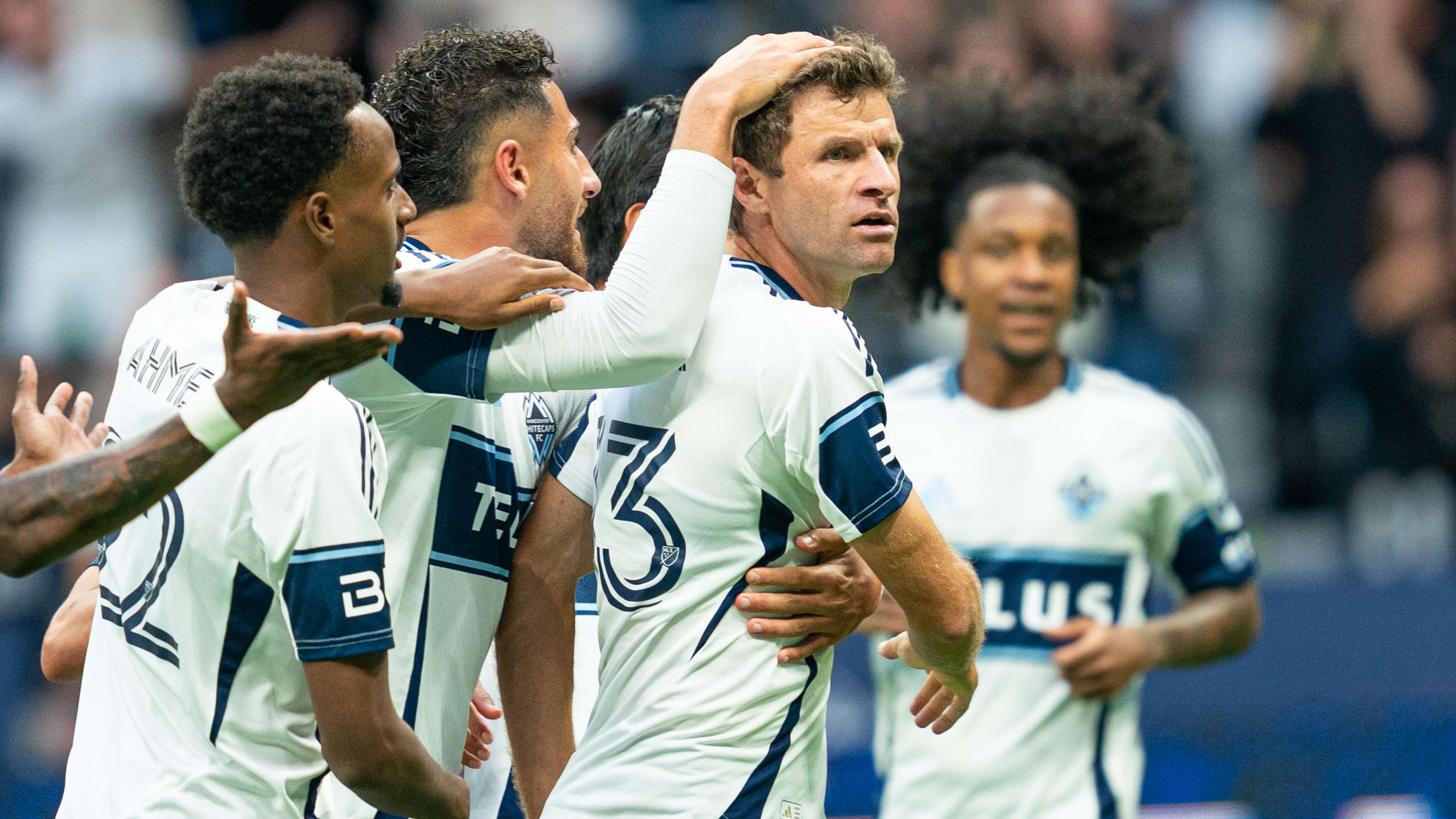 Muller's last-gasp 'magic' seals win for MLS title candidates  