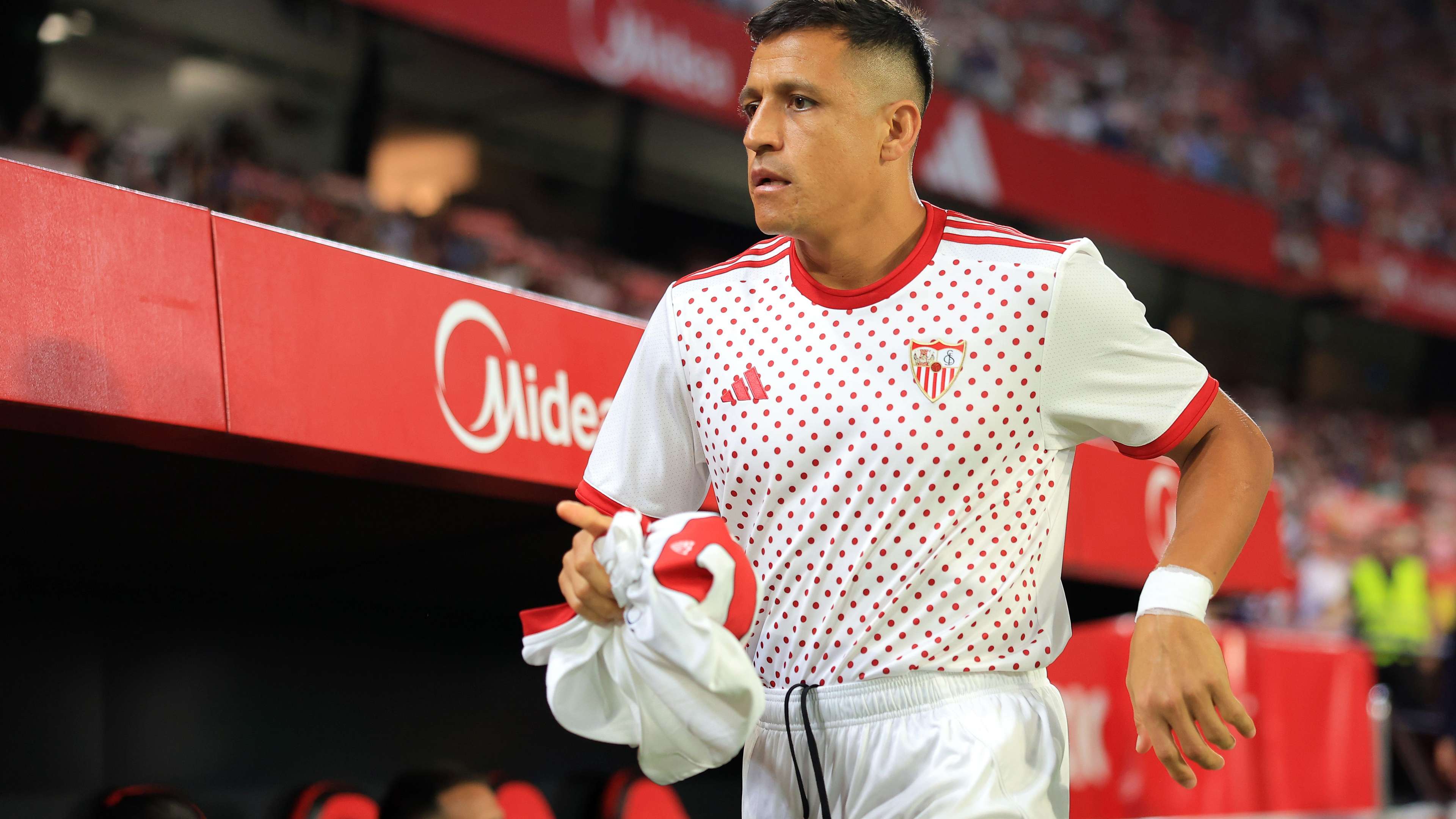 Alexis Sanchez explains celebration against old club Barcelona  