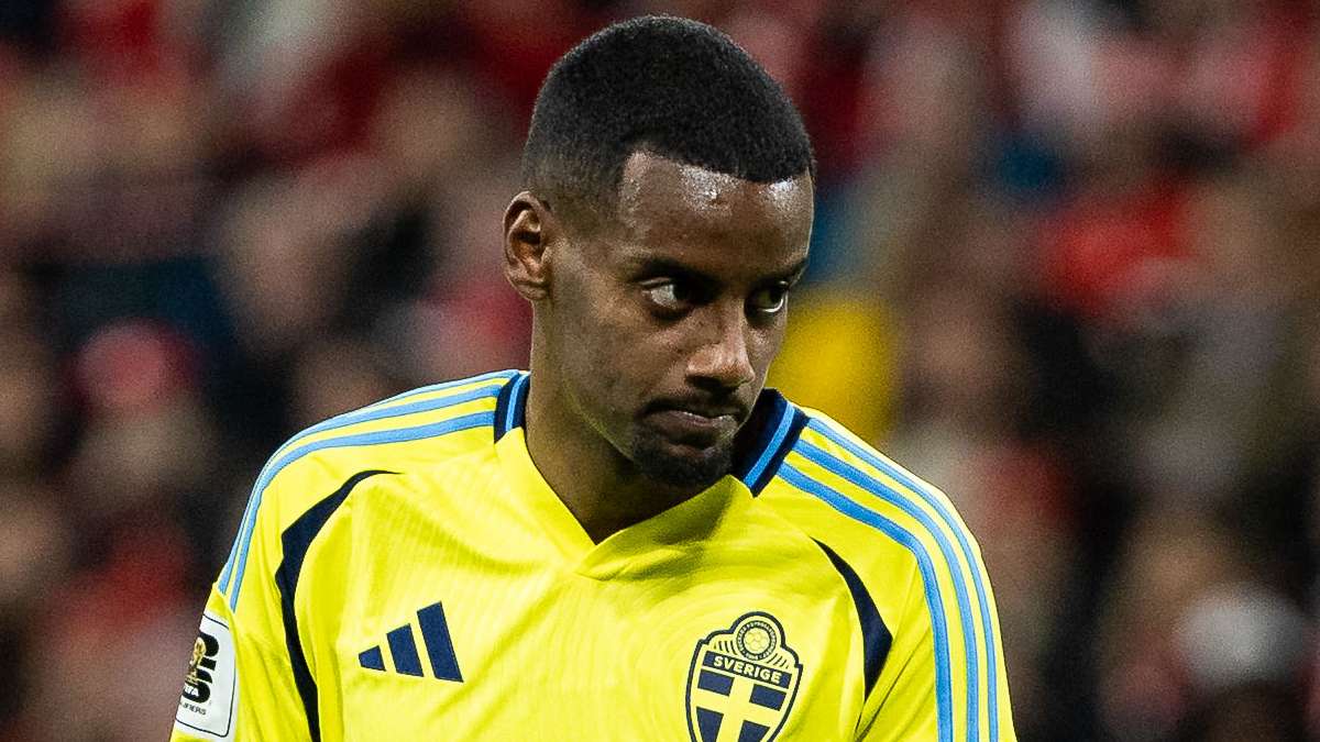 'Forgot how to score' - Isak & Gyokeres blasted after Sweden defeat  