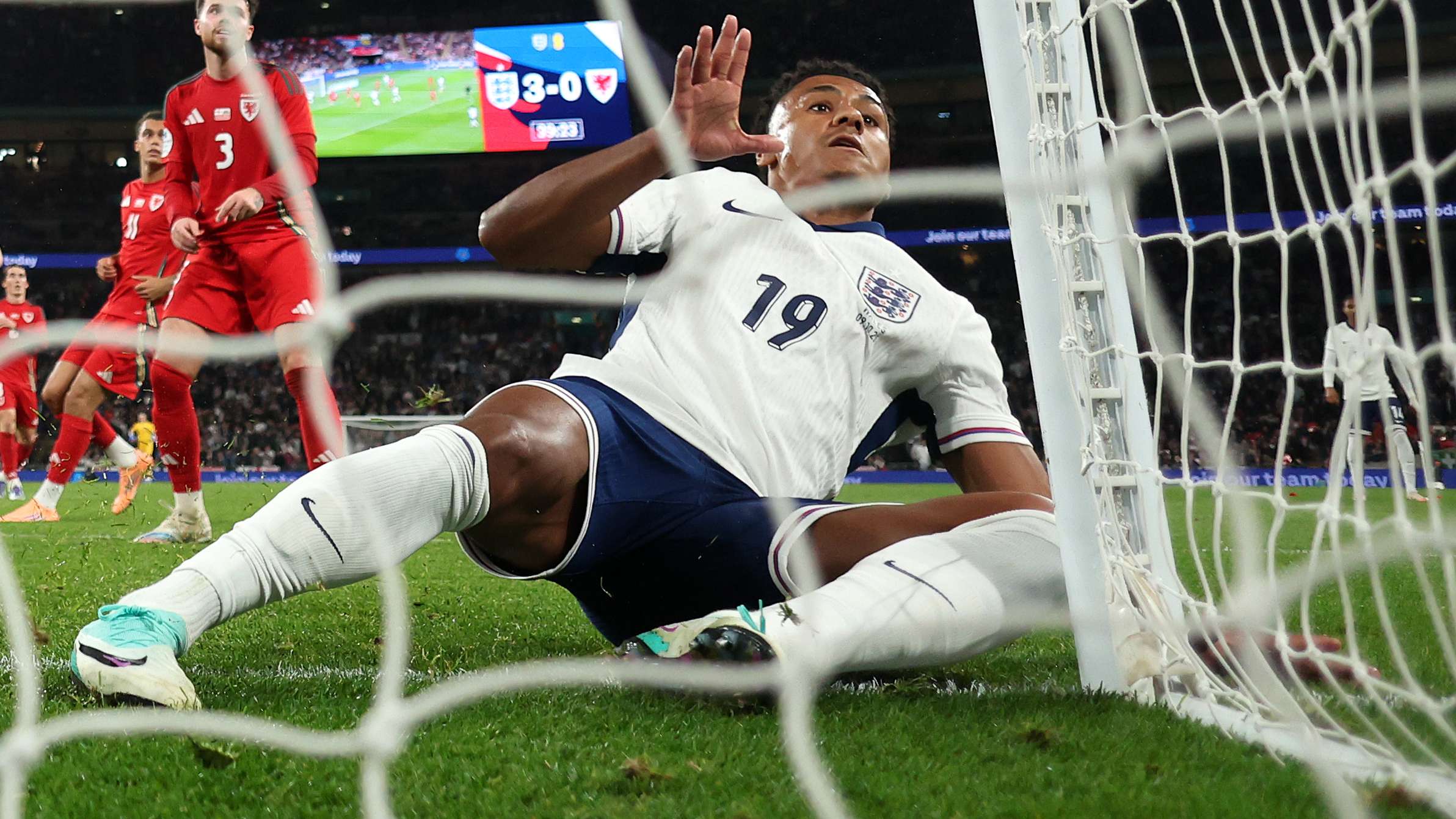 'Very, very painful' - Tuchel offers Watkins injury update  