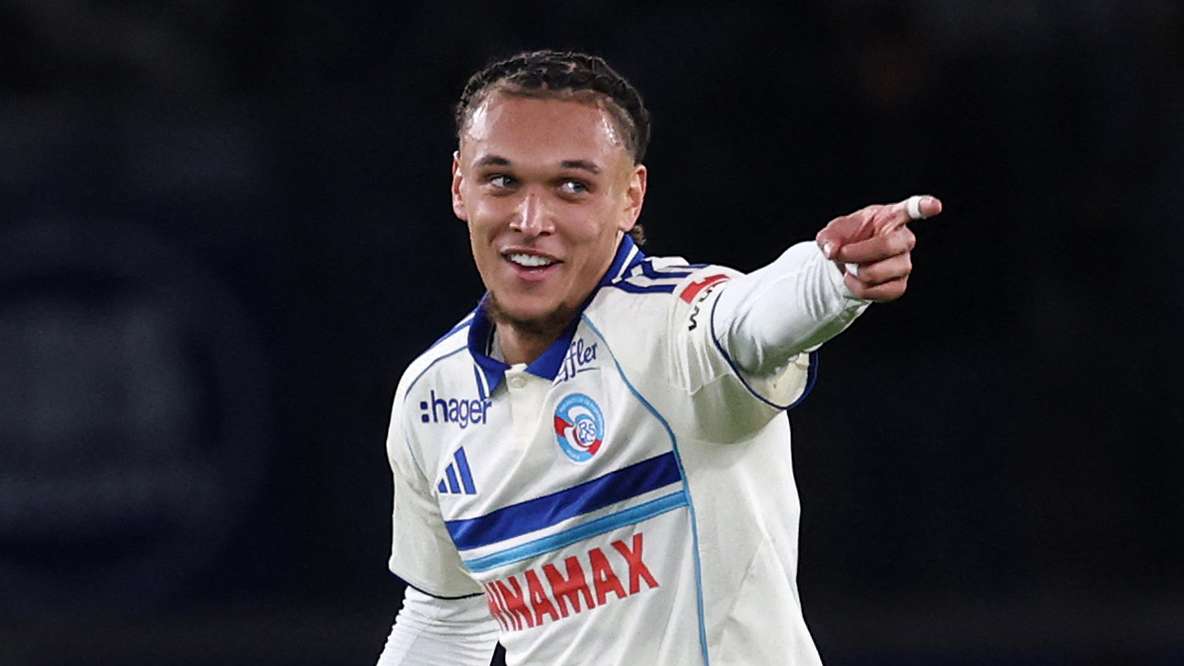 Juventus target former Chelsea midfielder   Juventus target former Chelsea midfielder