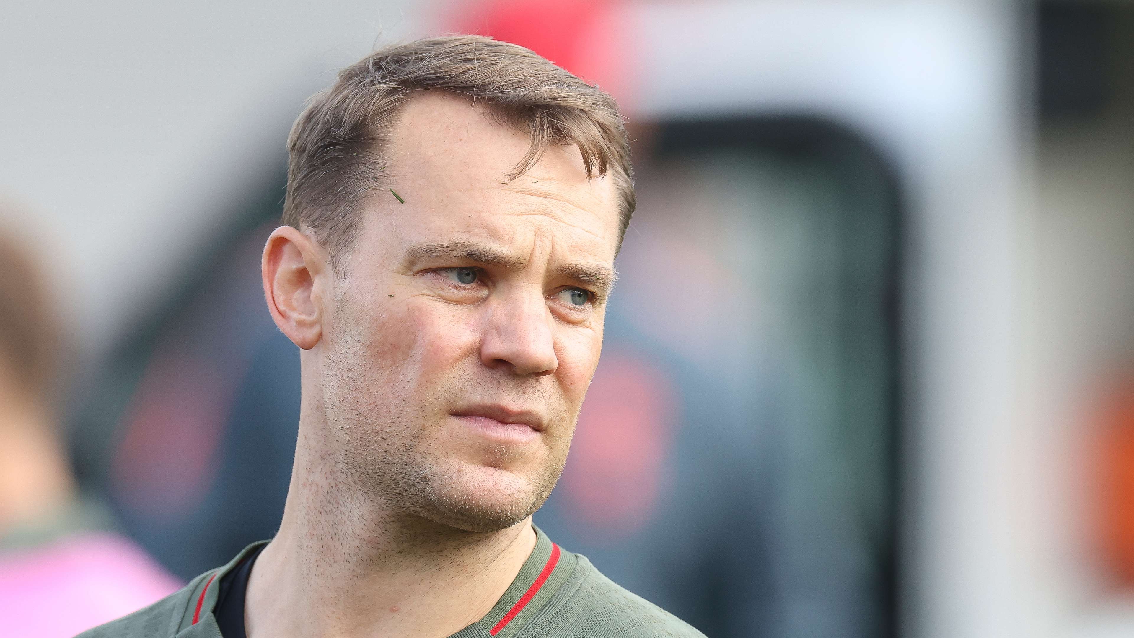 Neuer gives cheeky response on new Bayern contract talks  