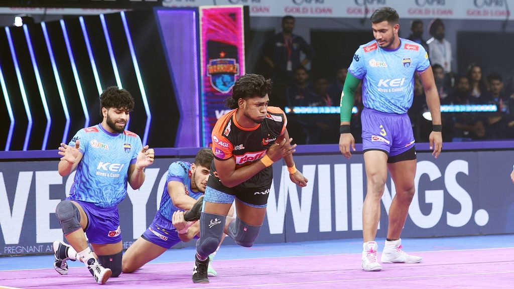 Ajit, Sandeep and Sunil star as U Mumba beat Bengal Warriorz; Devank reaches historic 500 PKL raid points  