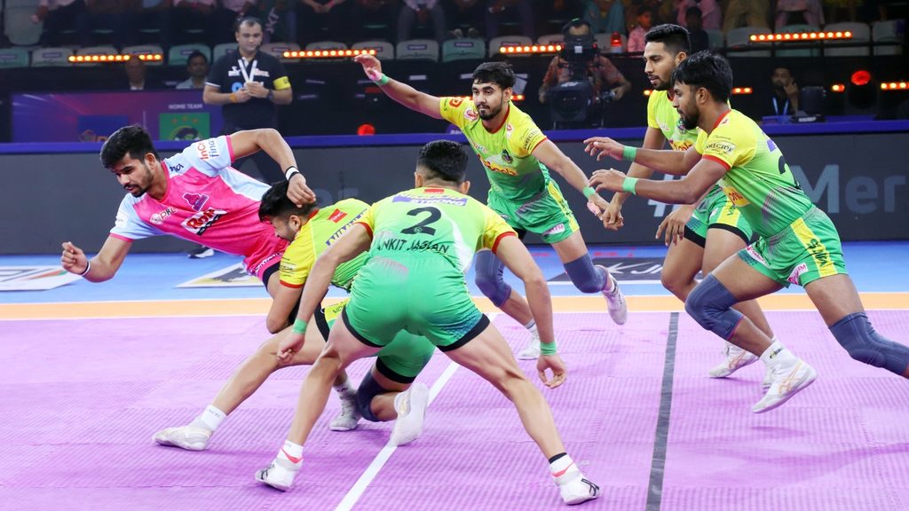 Spirited Patna Pirates confirm Playoffs spot with comprehensive win against Jaipur Pink Panthers  